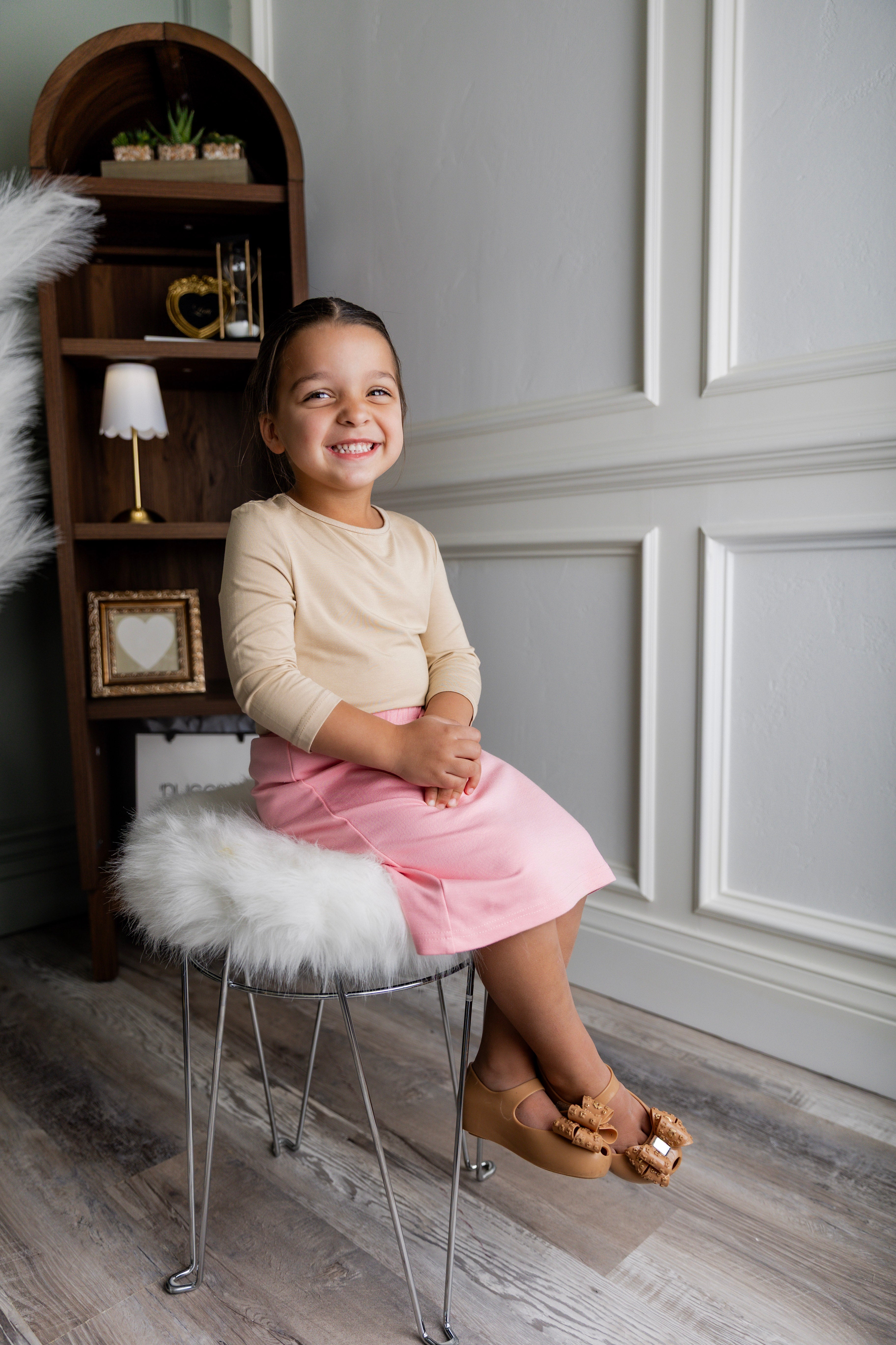 Our Nuggles® Girls' midi classic skirt in with elastic waistband and straight silhouette