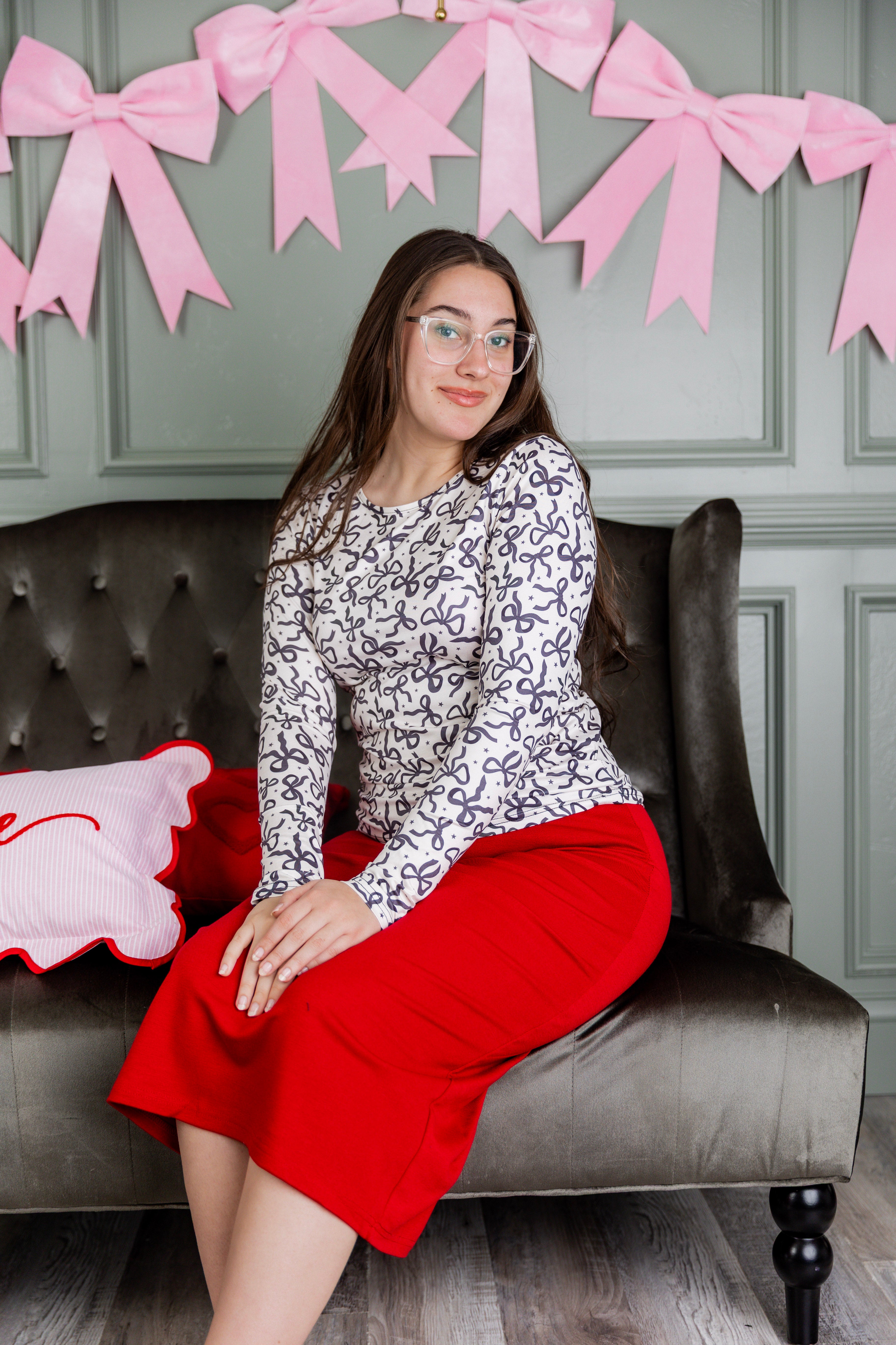 Model wearing Nuggles® Essential Long Sleeve Tee in Bow & Tell