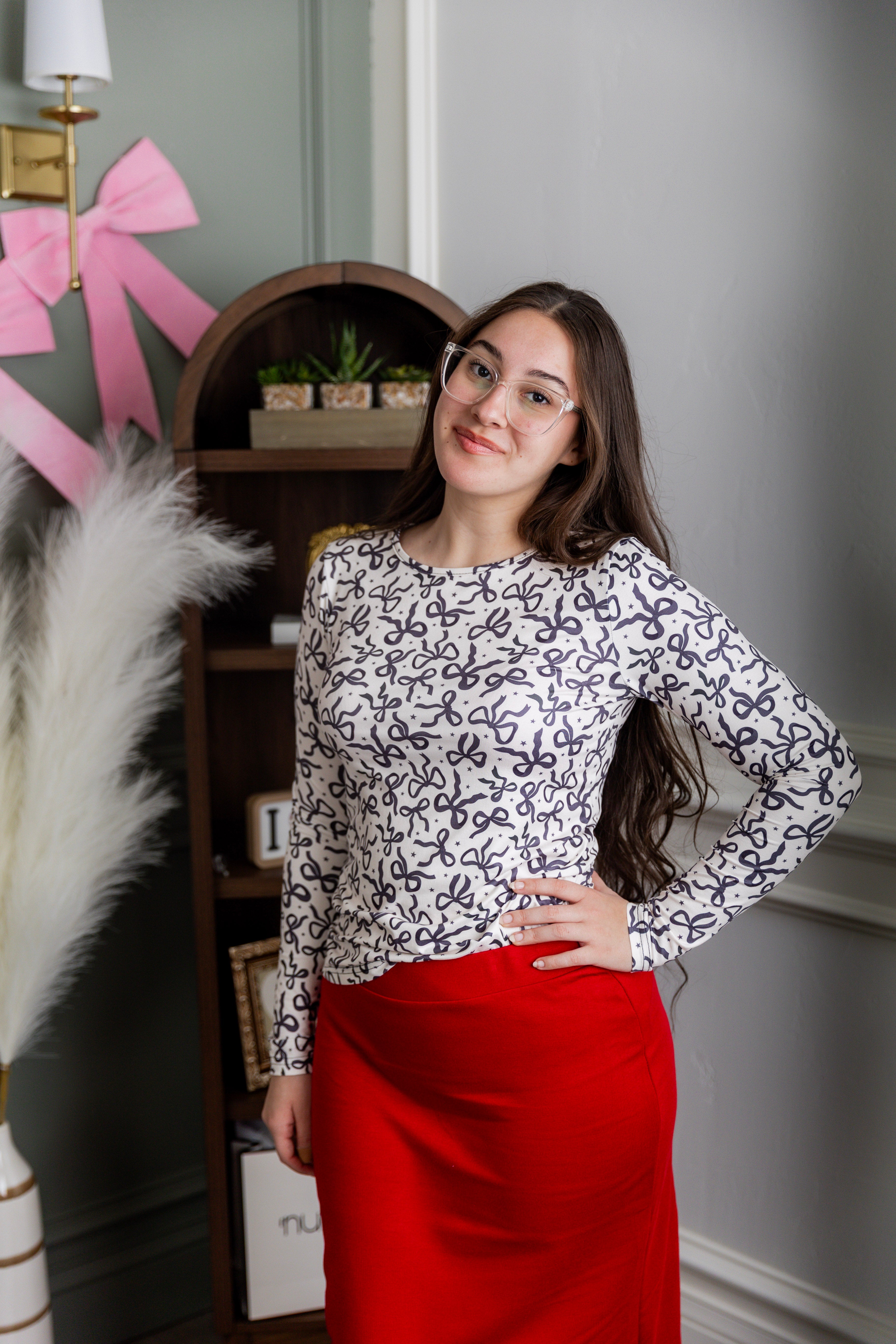 Model wearing Nuggles® Essential Long Sleeve Tee in Bow & Tell