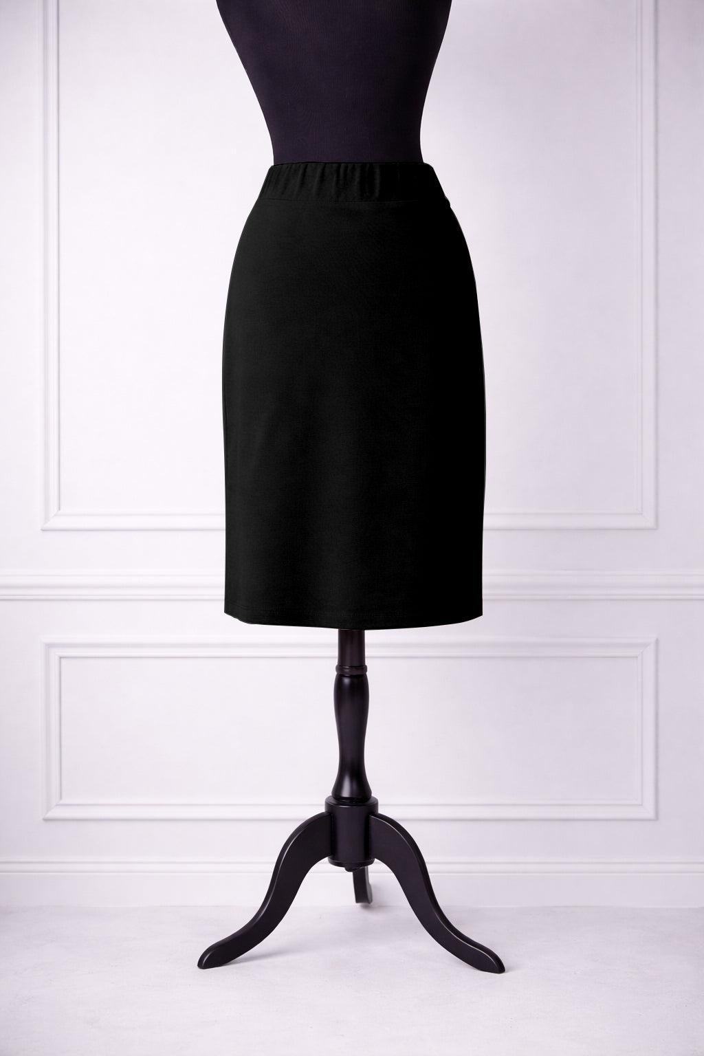Model wearing Nuggles® 25" Relaxed Skirt in Black