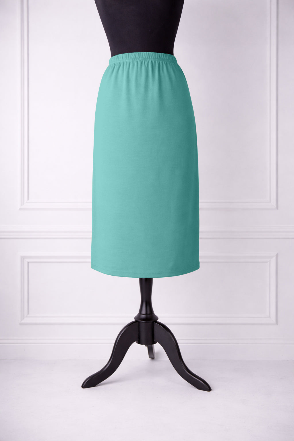 Nuggles® 27-inch classic skirt elastic waistband and straight silhouette