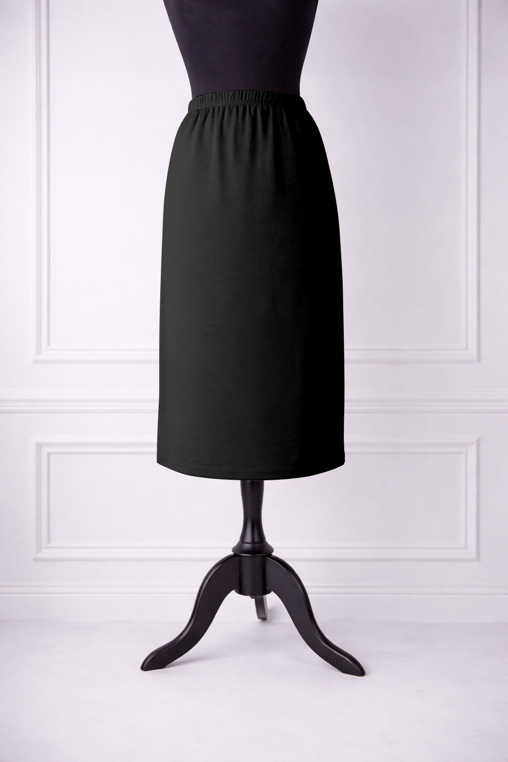 Nuggles® 27-inch classic skirt elastic waistband and straight silhouette