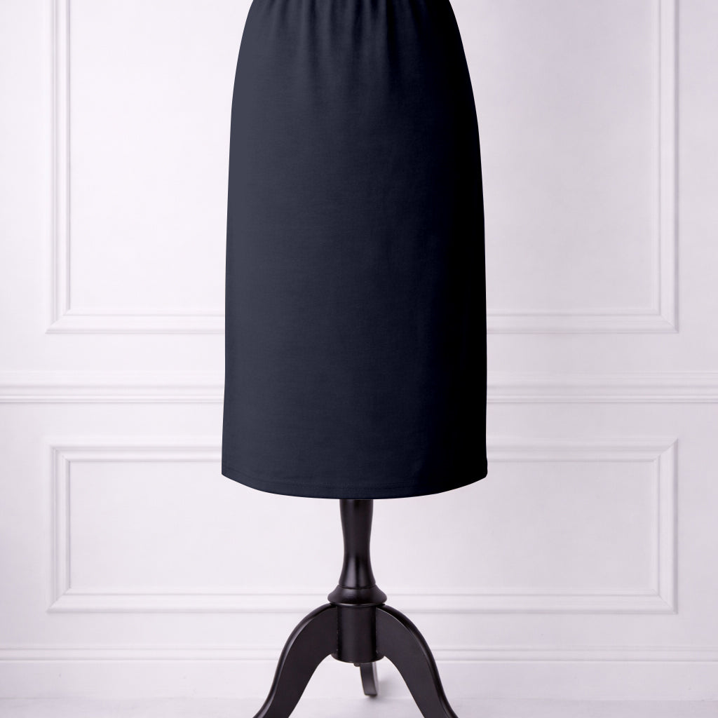 Nuggles® 27-inch classic skirt elastic waistband and straight silhouette