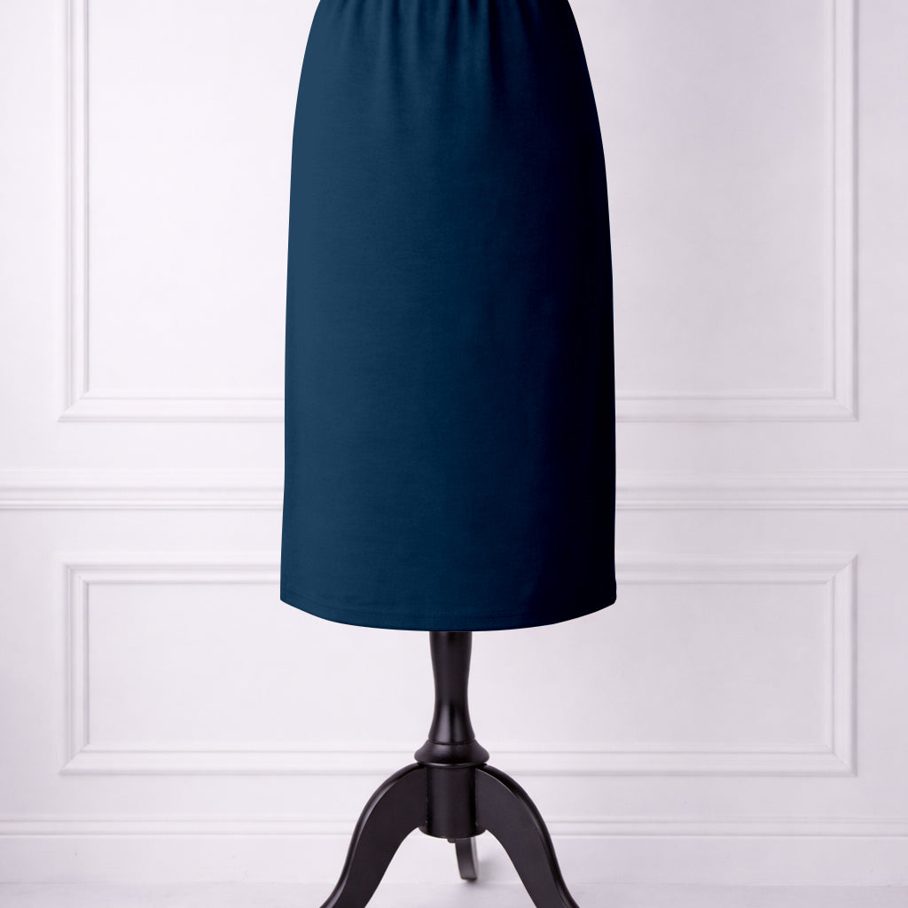 Nuggles® 27-inch classic skirt elastic waistband and straight silhouette