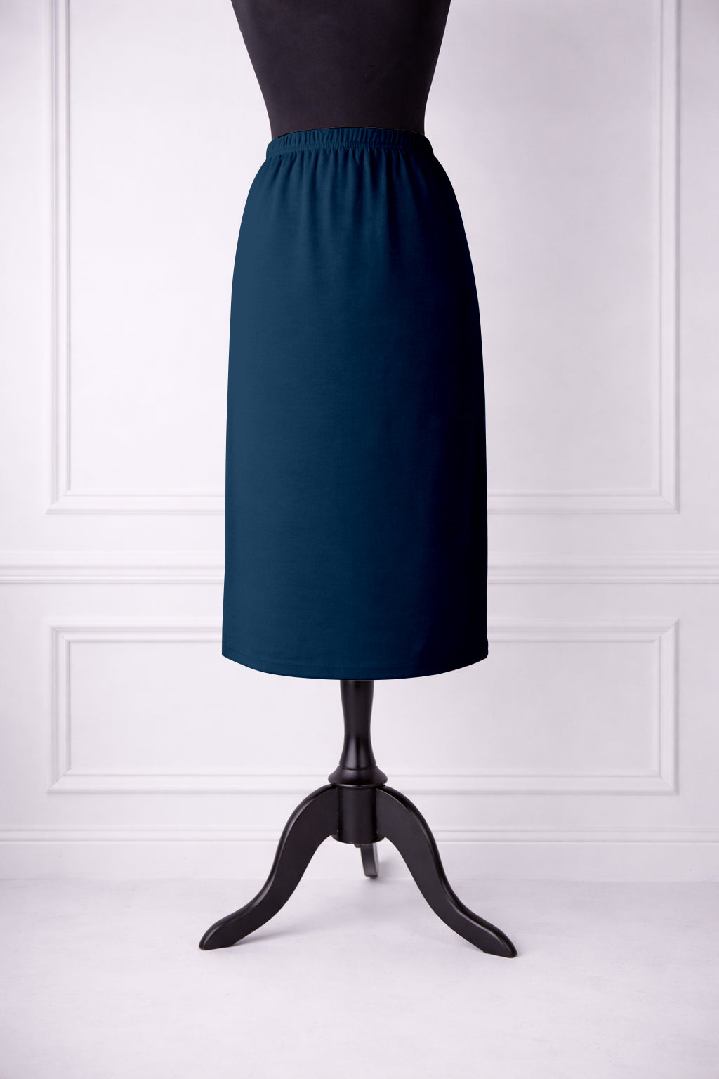 Nuggles® 27-inch classic skirt elastic waistband and straight silhouette