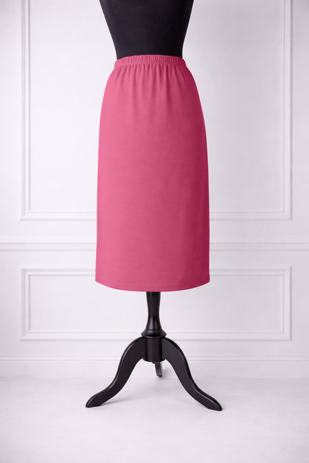 Nuggles® 27-inch classic skirt elastic waistband and straight silhouette