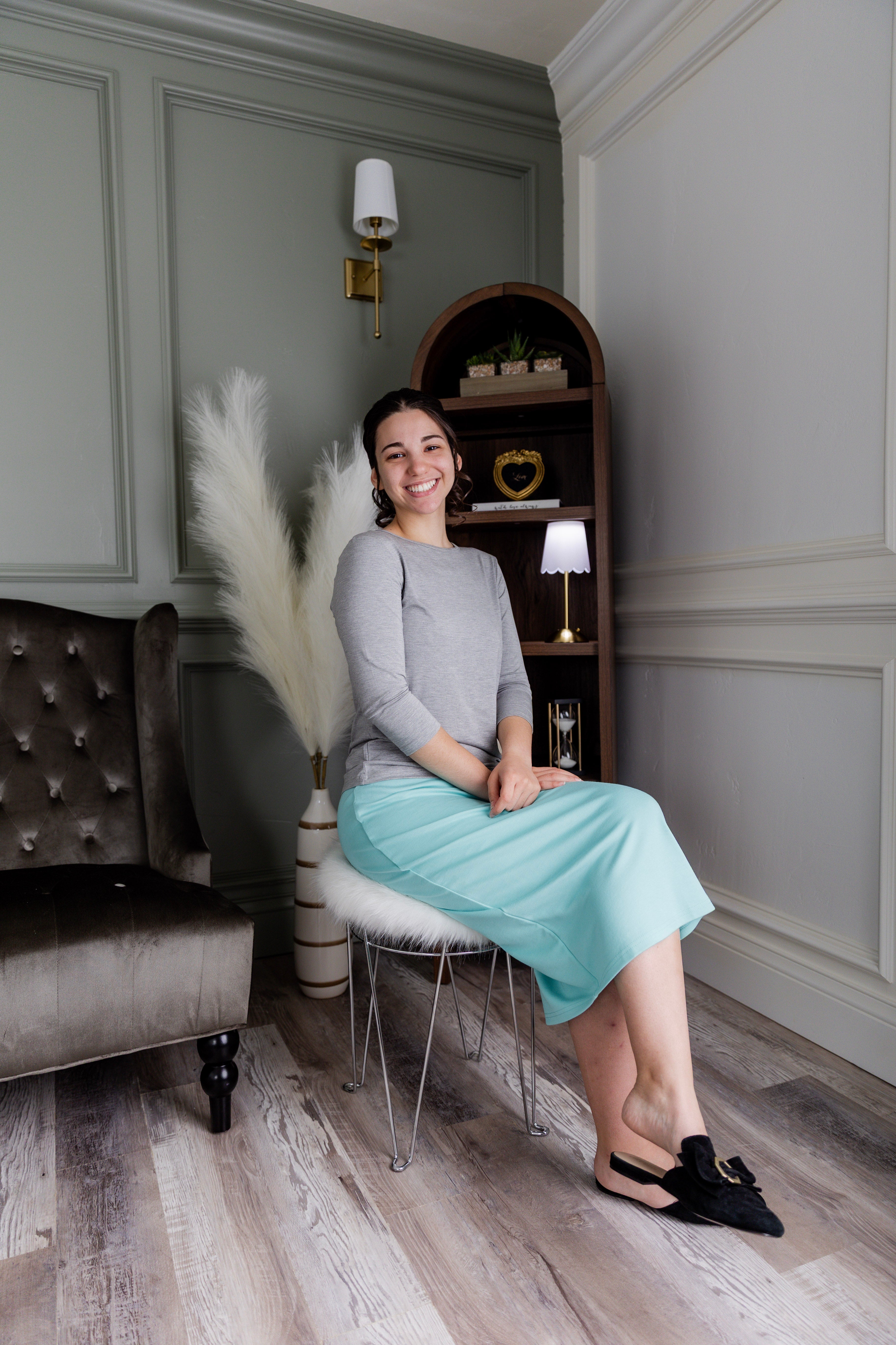 Nuggles® 27-inch classic skirt elastic waistband and straight silhouette