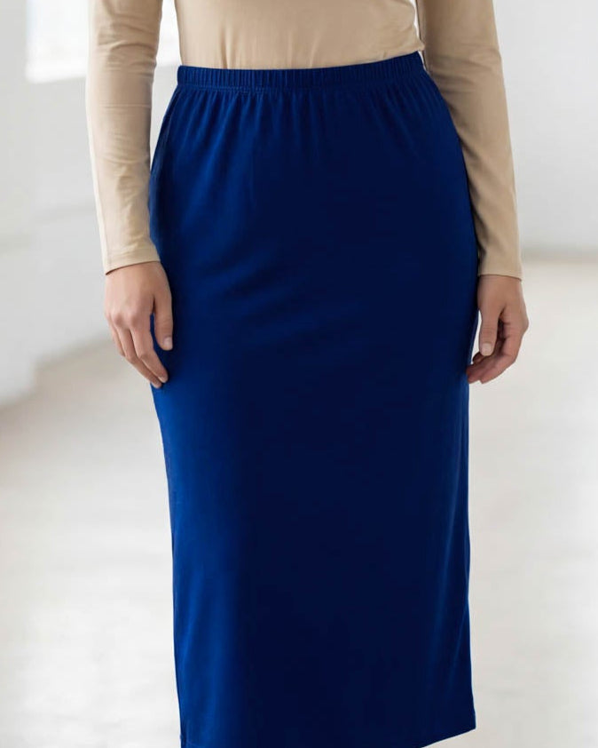 Model wearing Nuggles® 31" Classic Skirt in Dark Royal