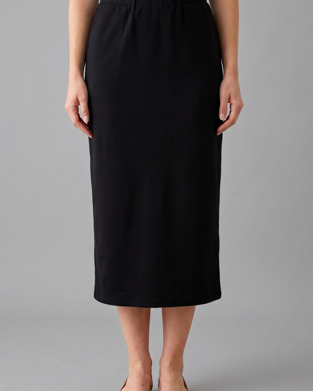 Model wearing Nuggles® 31" Pocket Classic Skirt in Black