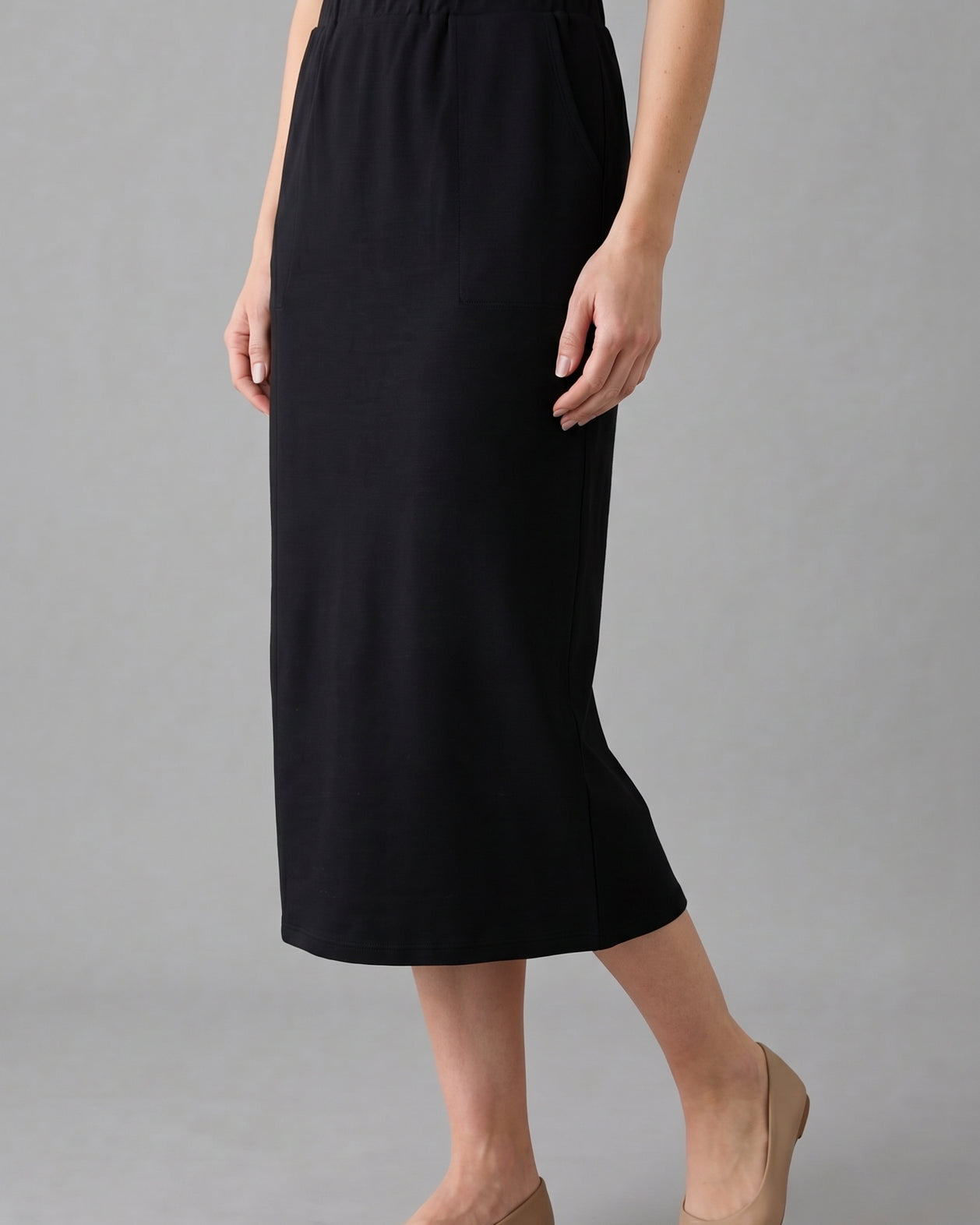 Model wearing Nuggles® 31" Pocket Classic Skirt in Black