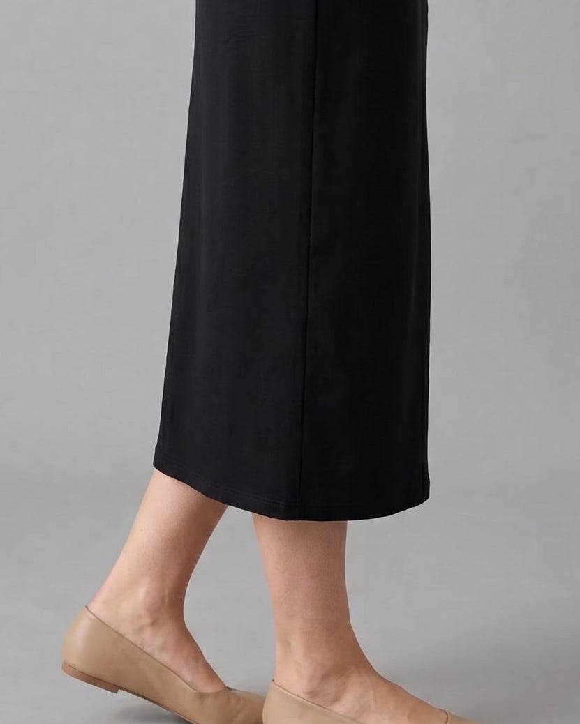 Model wearing Nuggles® 31" Pocket Classic Skirt in Black