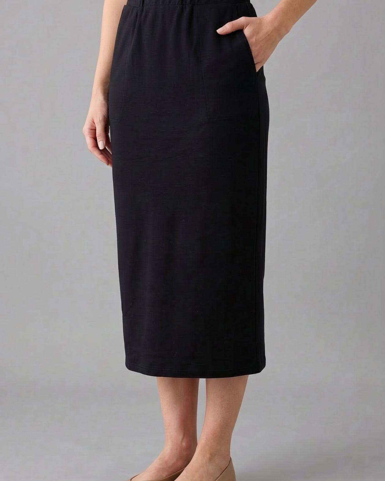 Model wearing Nuggles® 31" Pocket Classic Skirt in Black