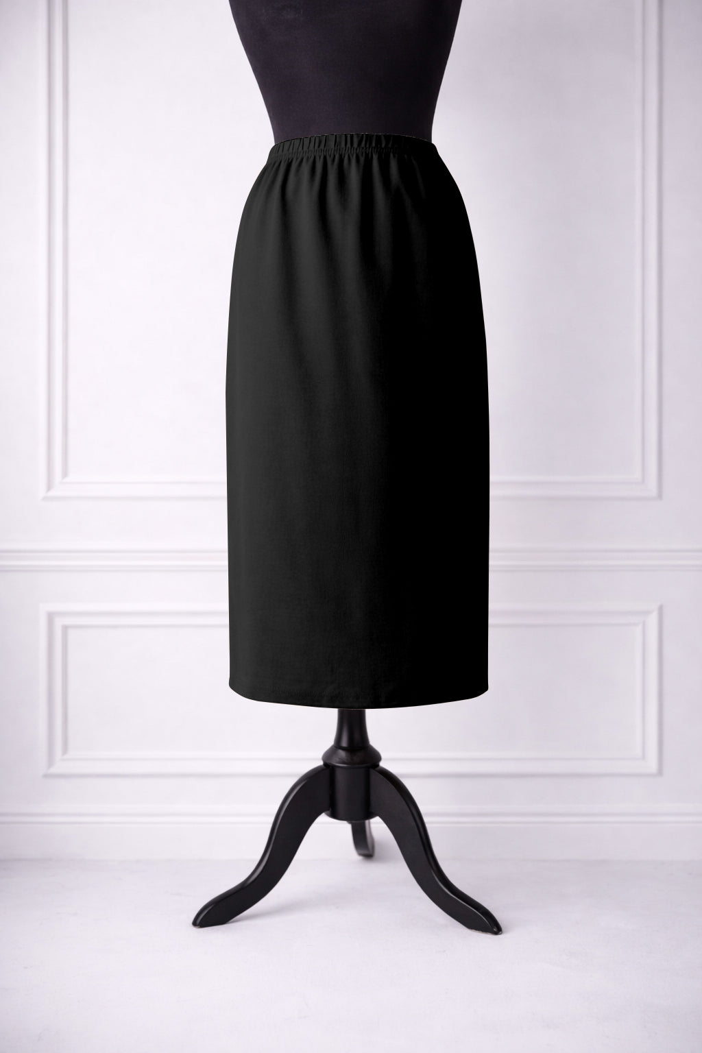 Nuggles® 31-inch classic skirt elastic waistband and straight silhouette