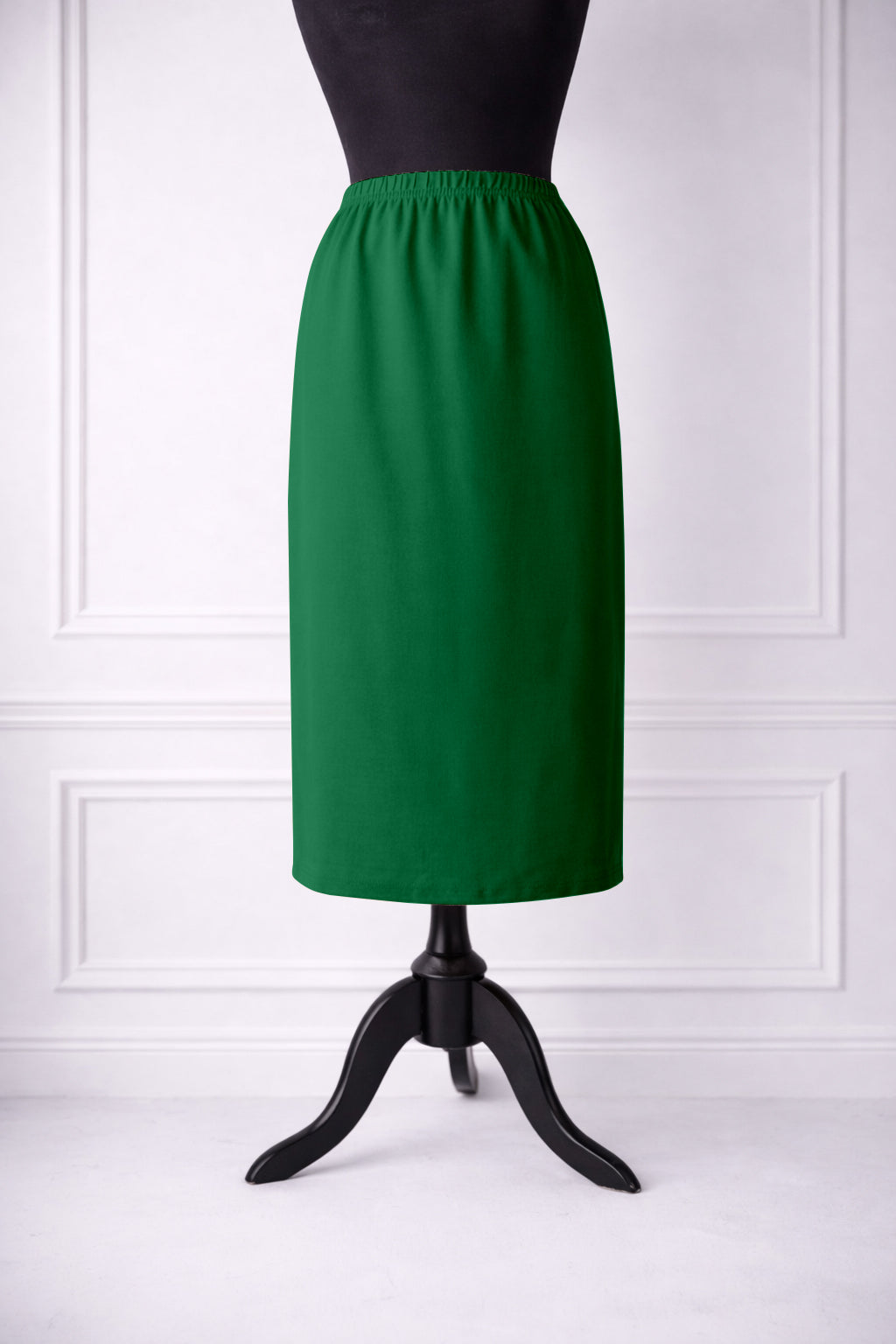 Nuggles® 31-inch classic skirt elastic waistband and straight silhouette