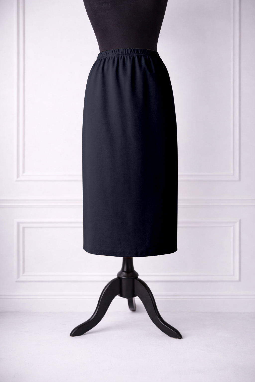 Nuggles® 31-inch classic skirt elastic waistband and straight silhouette