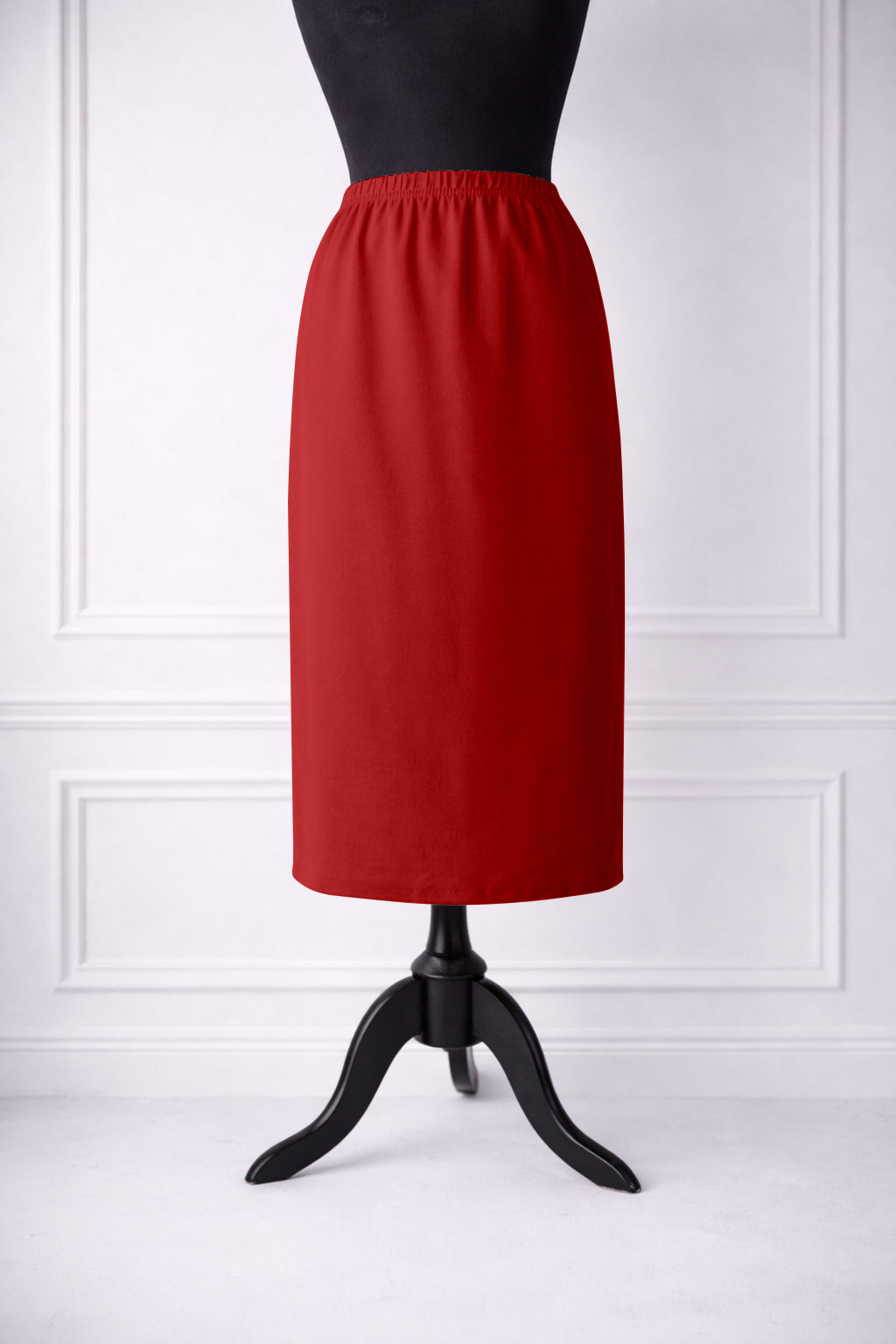 Nuggles® 31-inch classic skirt elastic waistband and straight silhouette