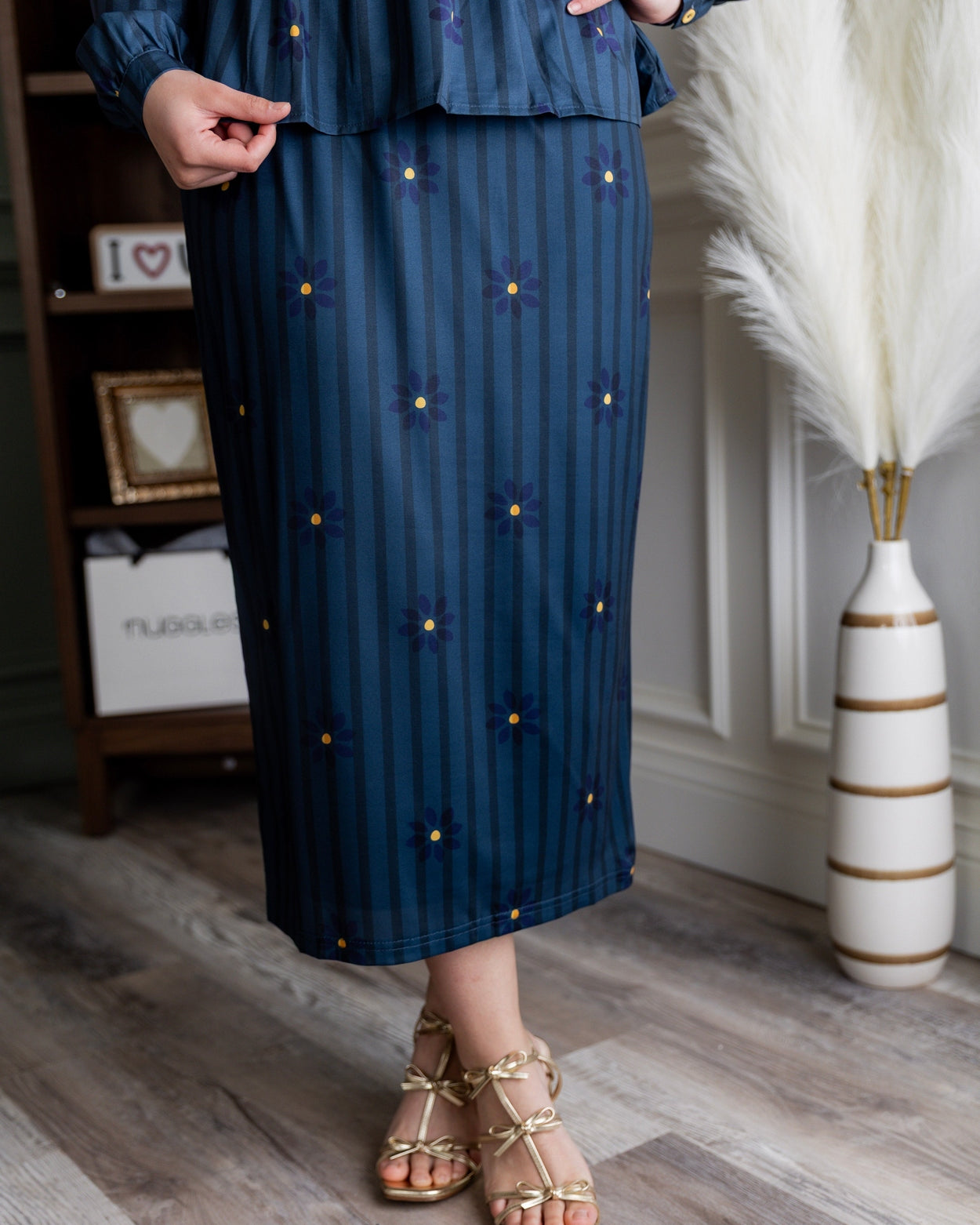 31" Lightweight Lined Pencil Skirt in Pinstripe Ditsy - Final Sale nuggles-clothing
