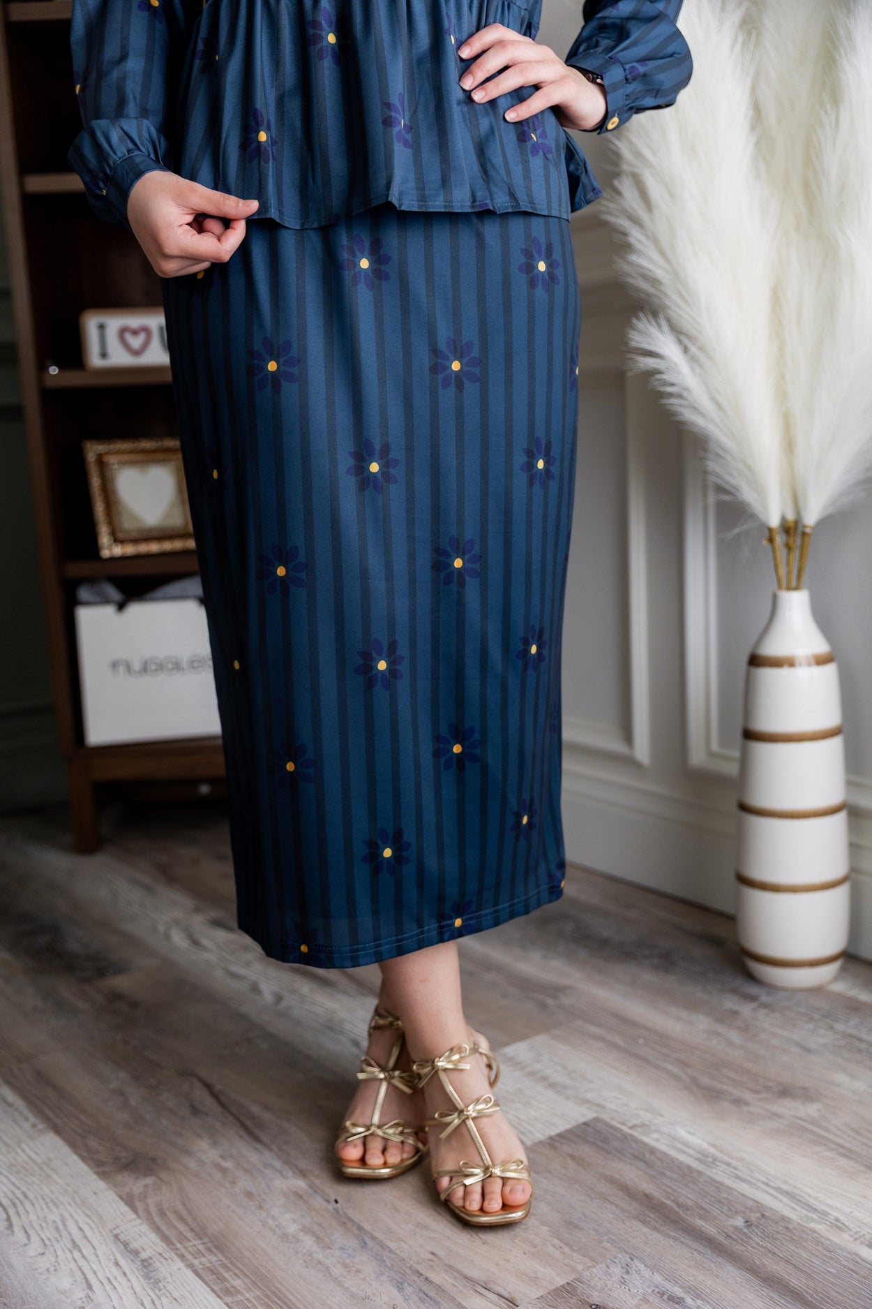 31" Lightweight Lined Pencil Skirt in Pinstripe Ditsy - Final Sale nuggles-clothing