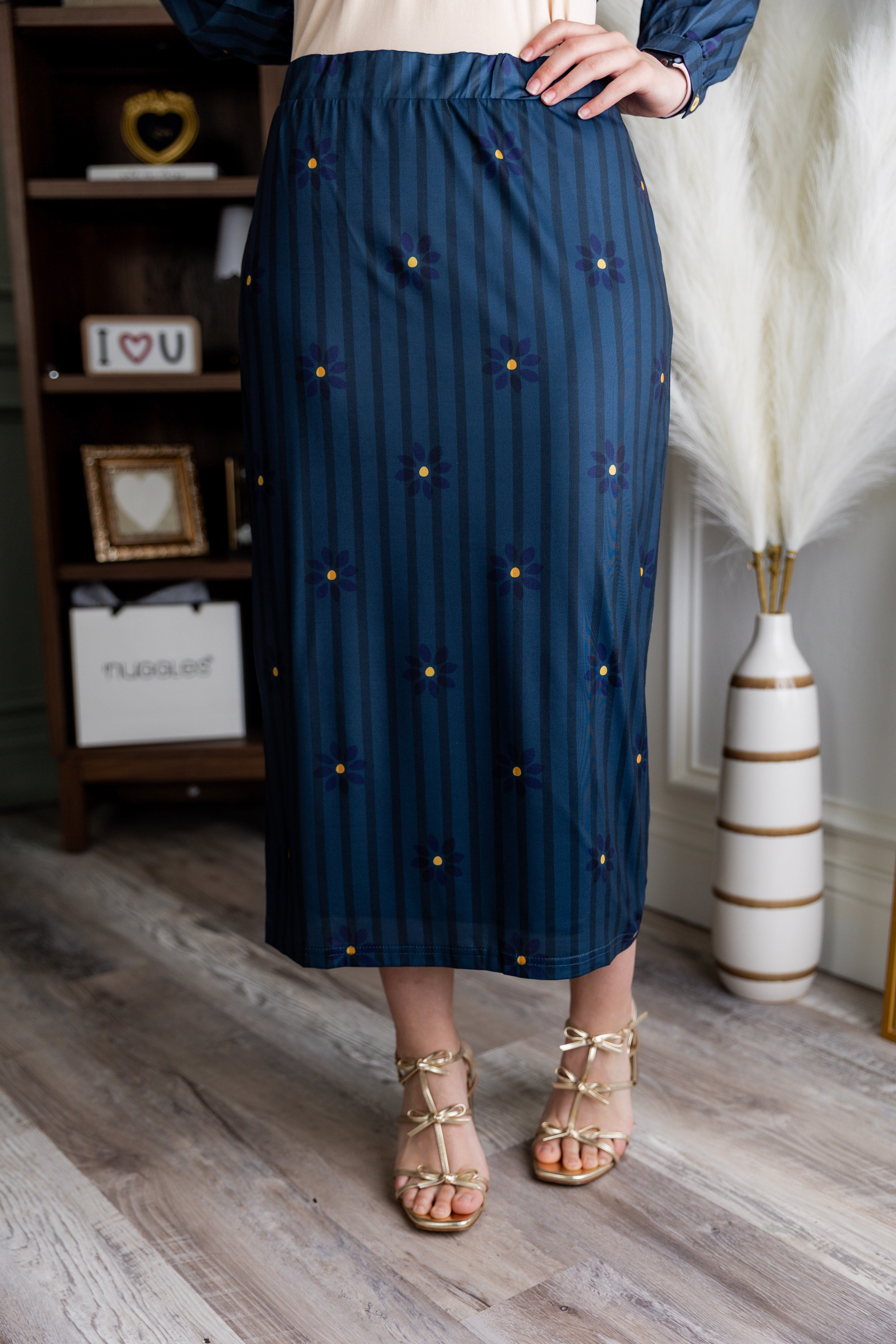 Model wearing modest Nuggles® 31" Lined Pencil Skirt in Pinstripe Ditsy