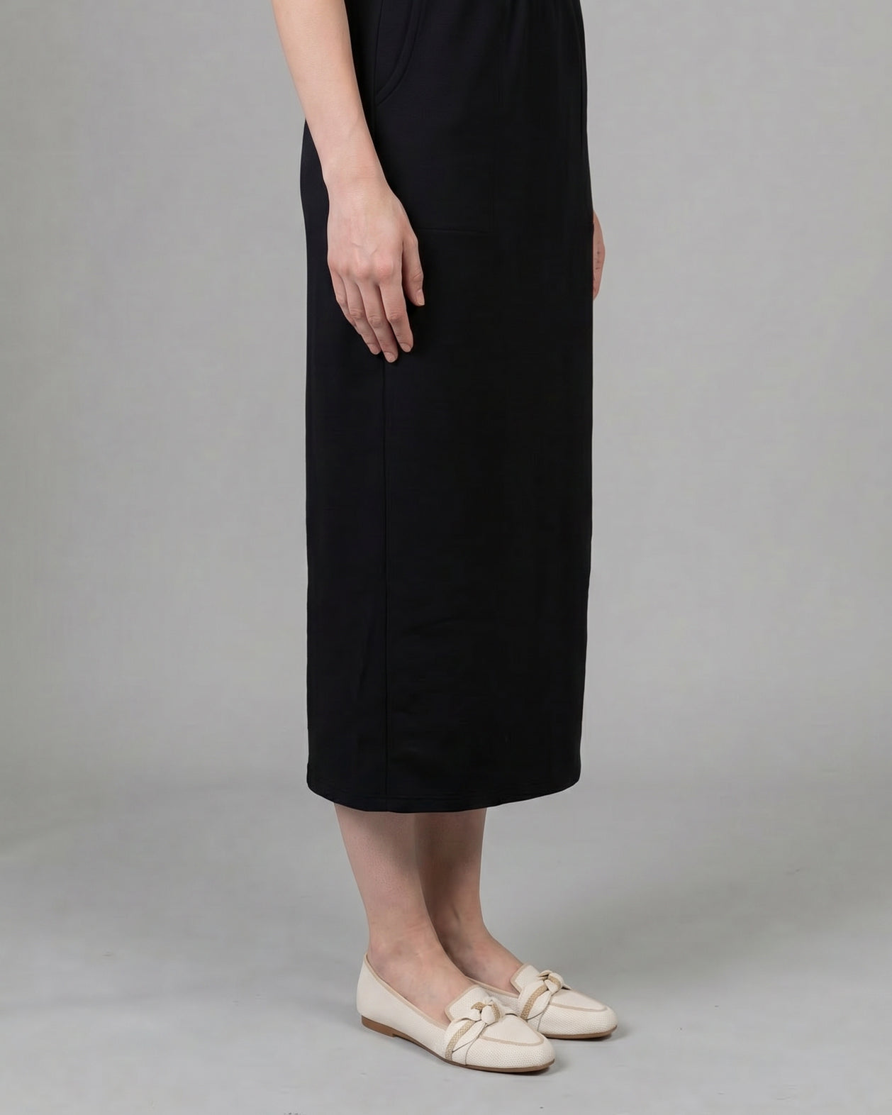 Model wearing Nuggles® 34" Pocket Classic Skirt in Black