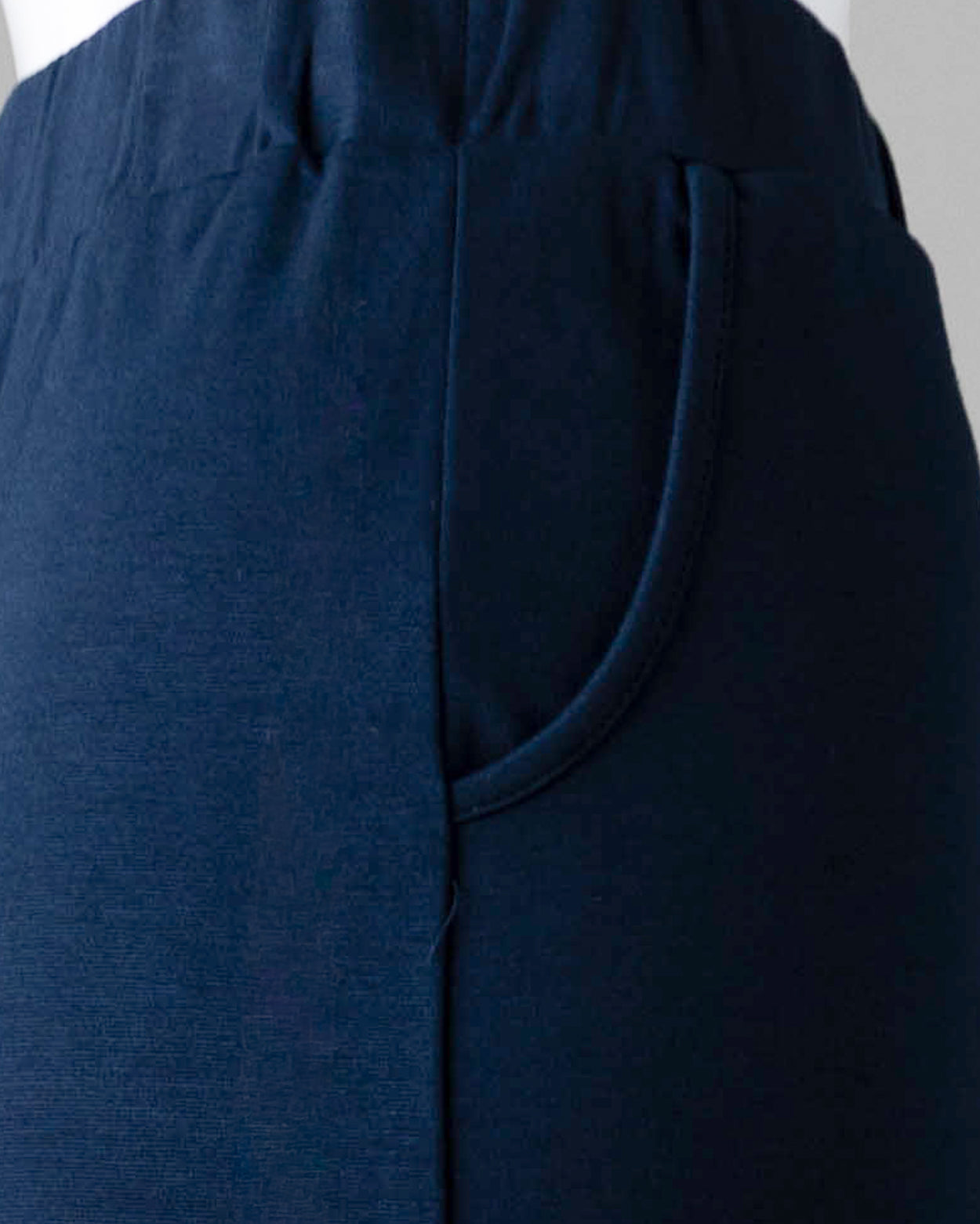 Model wearing Nuggles® 34" Pocket Classic Skirt in Dark Navy
