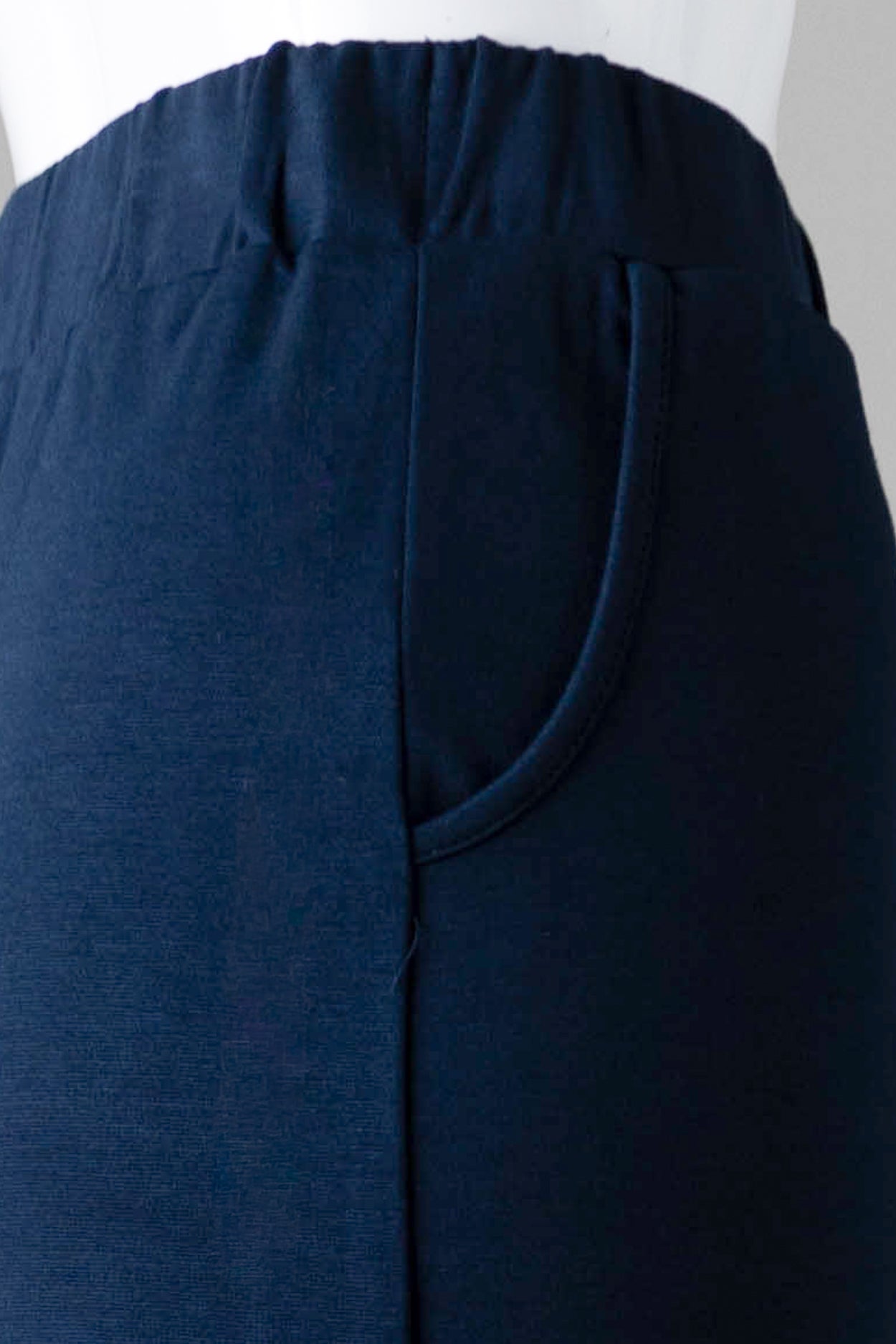 Model wearing Nuggles® 34" Pocket Classic Skirt in Dark Navy