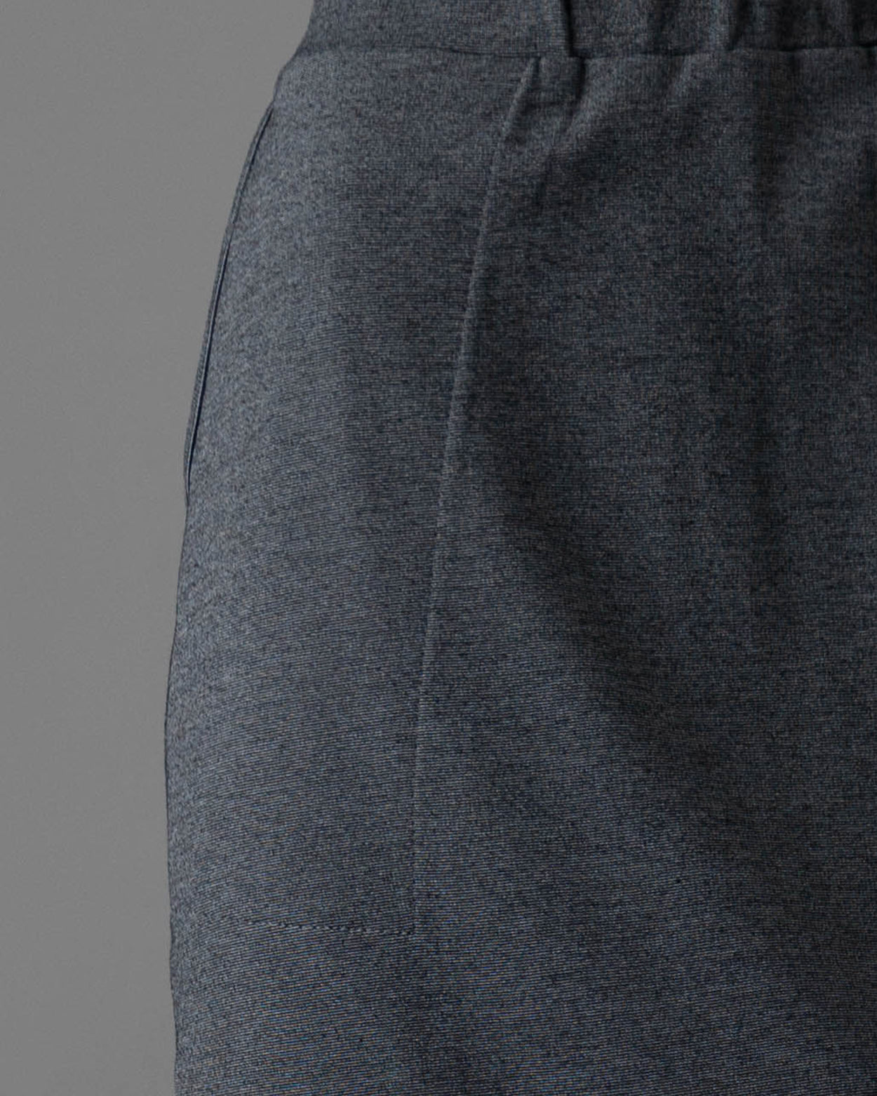 Model wearing Nuggles® 36" Pocket Classic Skirt in Dark Heather