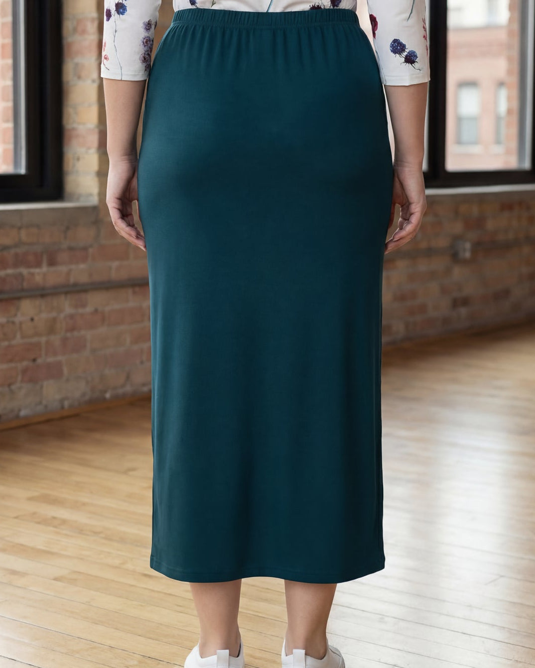Model wearing Nuggles® 34" Classic Skirt in Teal Green