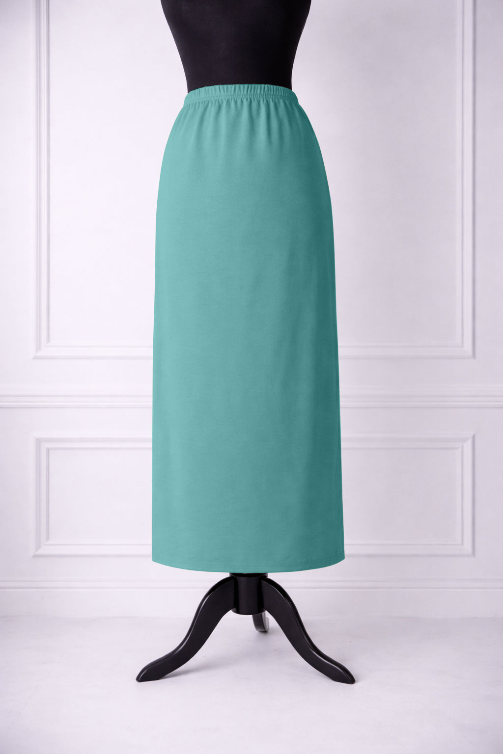 Nuggles® 34-inch classic skirt elastic waistband and straight silhouette