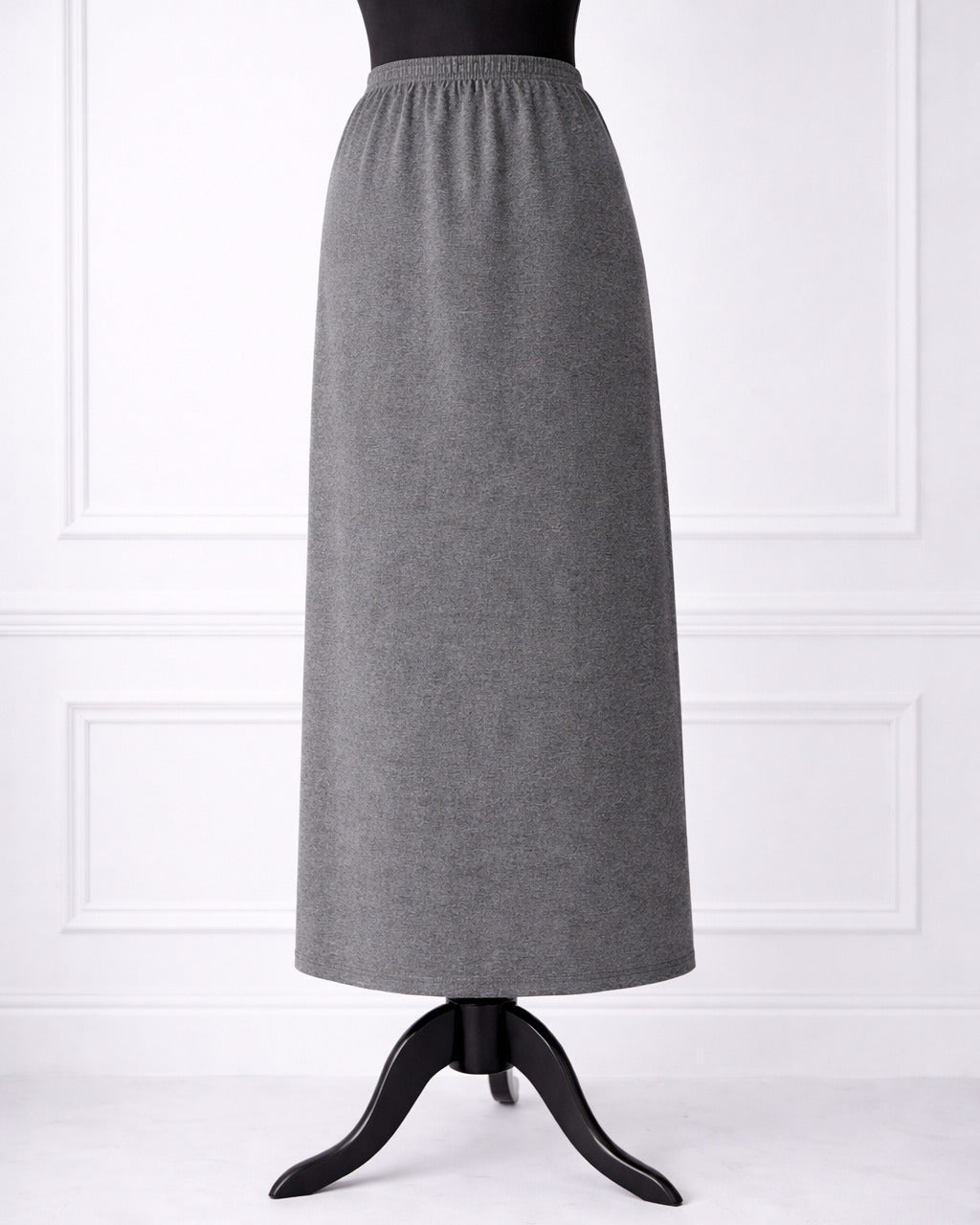 Stock photo of our Nuggles® 34-inch classic skirt elastic waistband and straight silhouette in Heather Grey