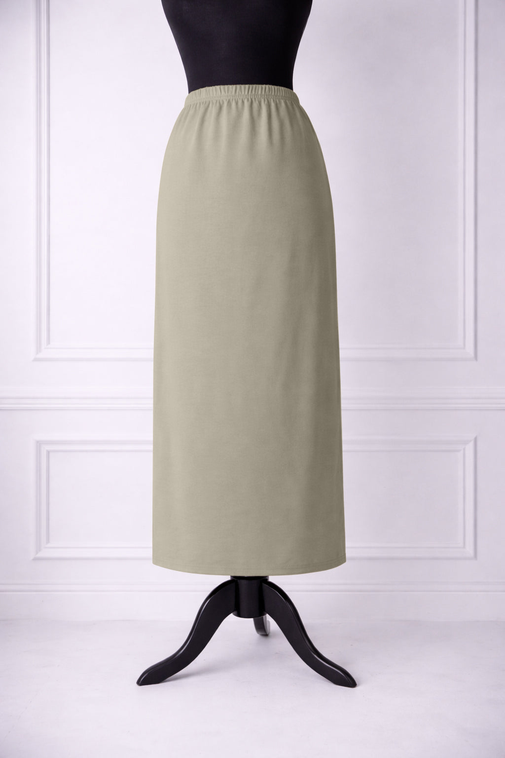 Nuggles® 34-inch classic skirt elastic waistband and straight silhouette