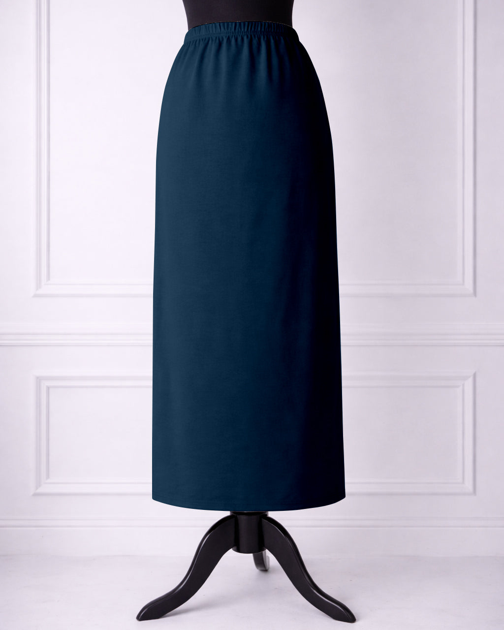 Nuggles® 34-inch classic skirt elastic waistband and straight silhouette