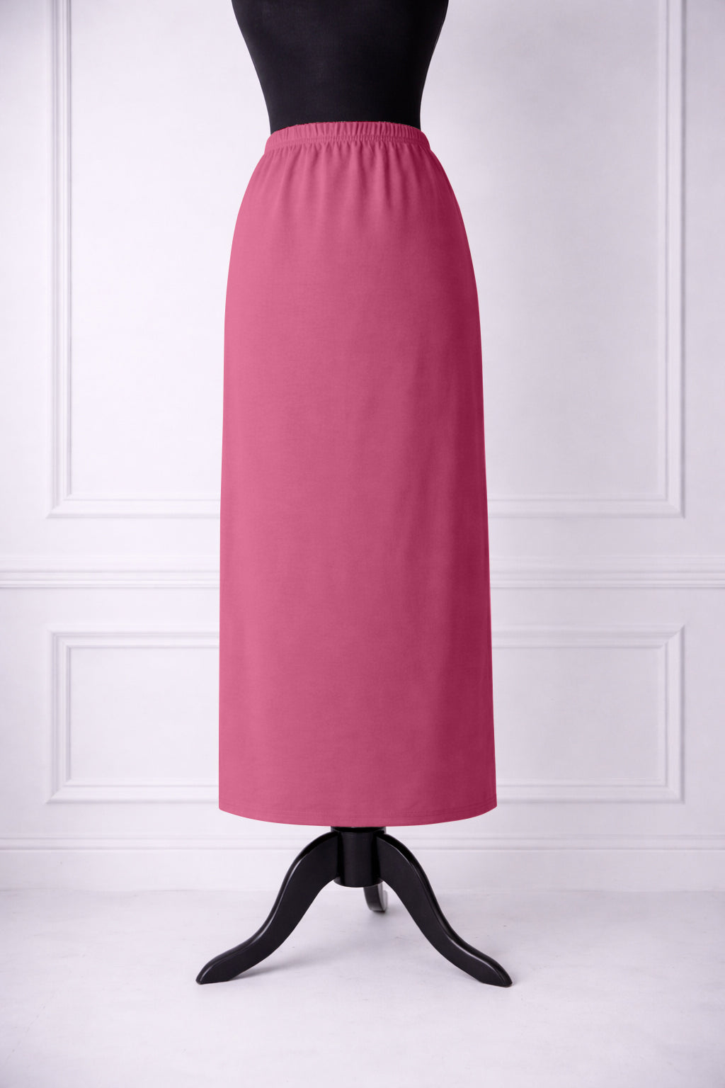 Nuggles® 31-inch classic skirt elastic waistband and straight silhouette