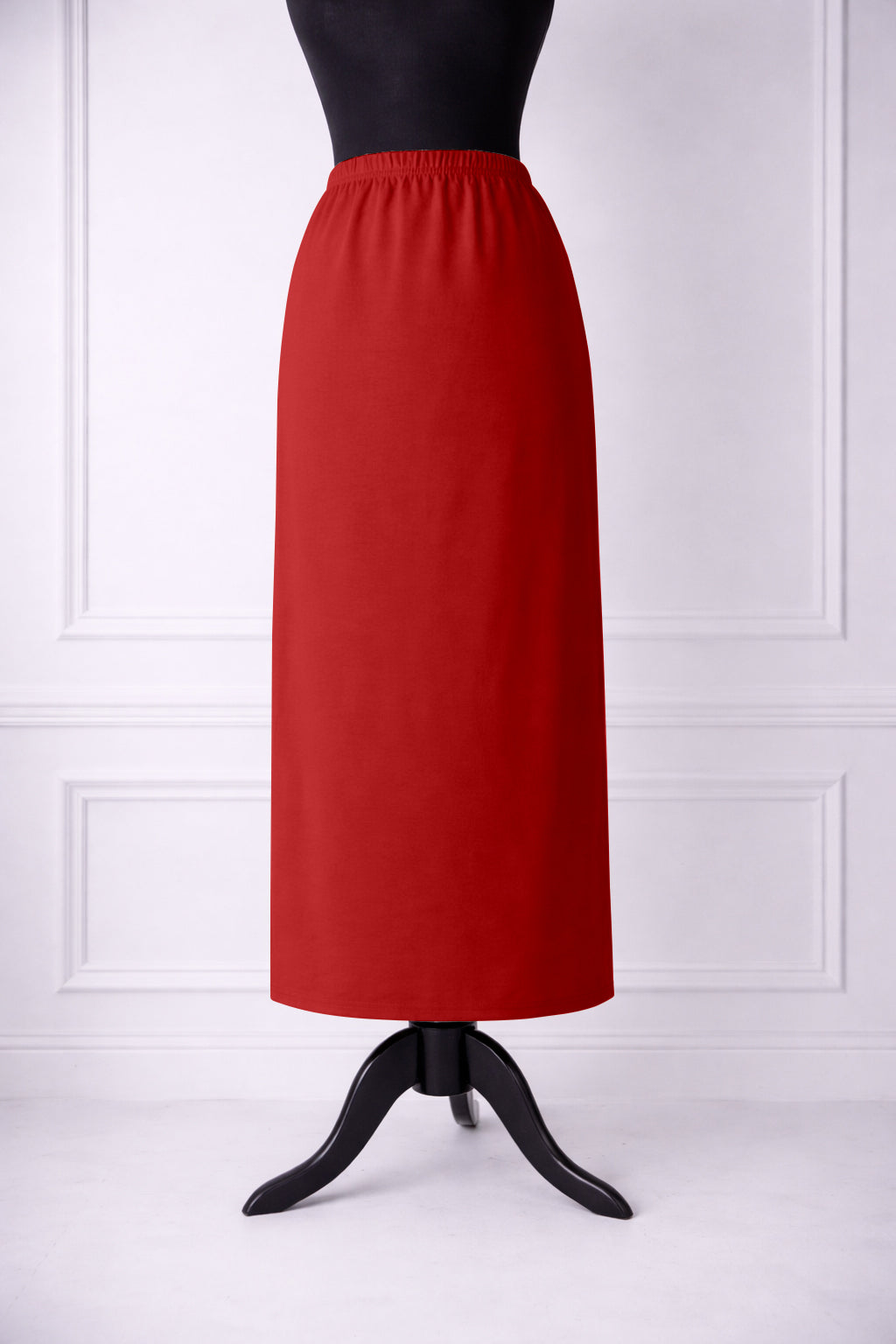 Nuggles® 31-inch classic skirt elastic waistband and straight silhouette