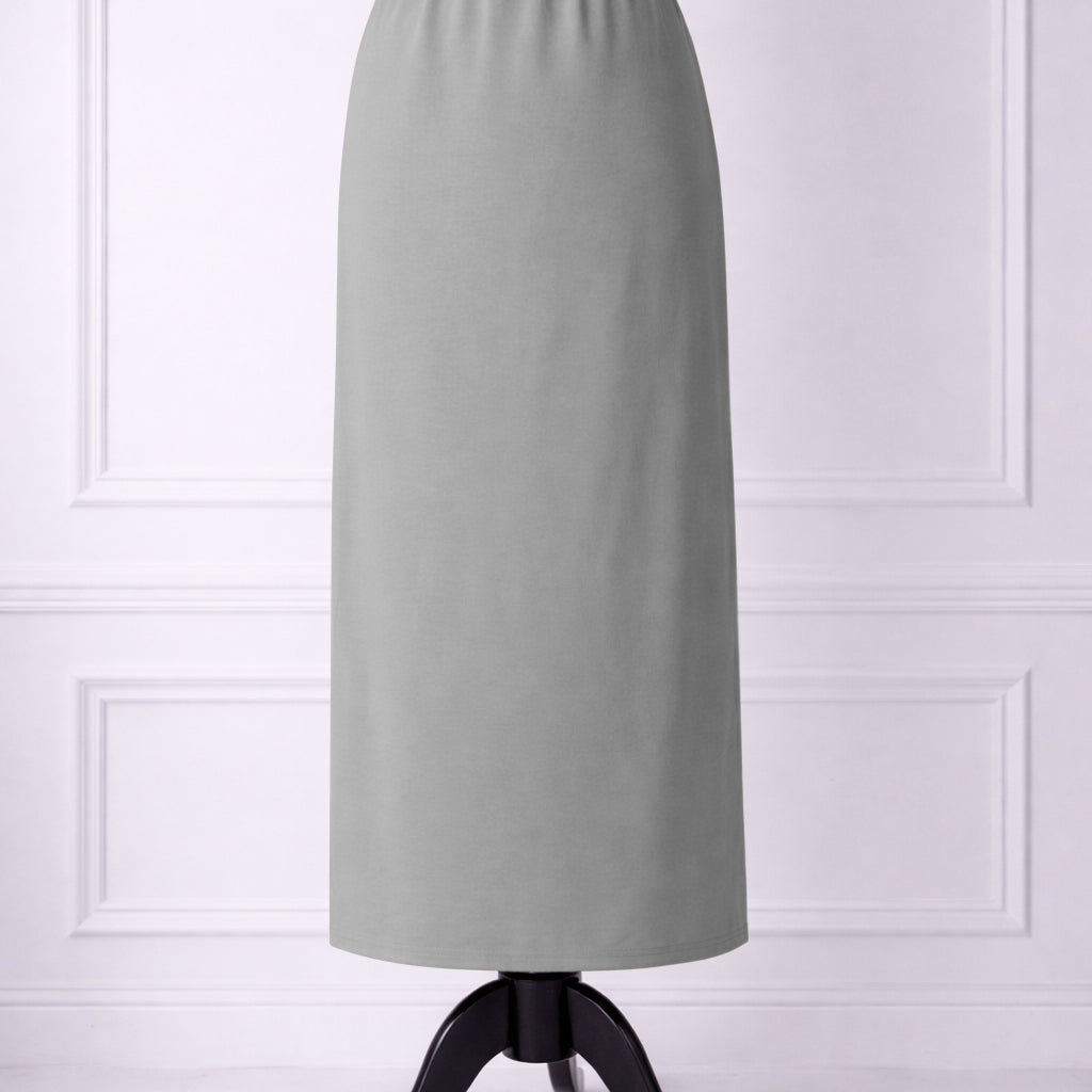 Nuggles® 31-inch classic skirt elastic waistband and straight silhouette