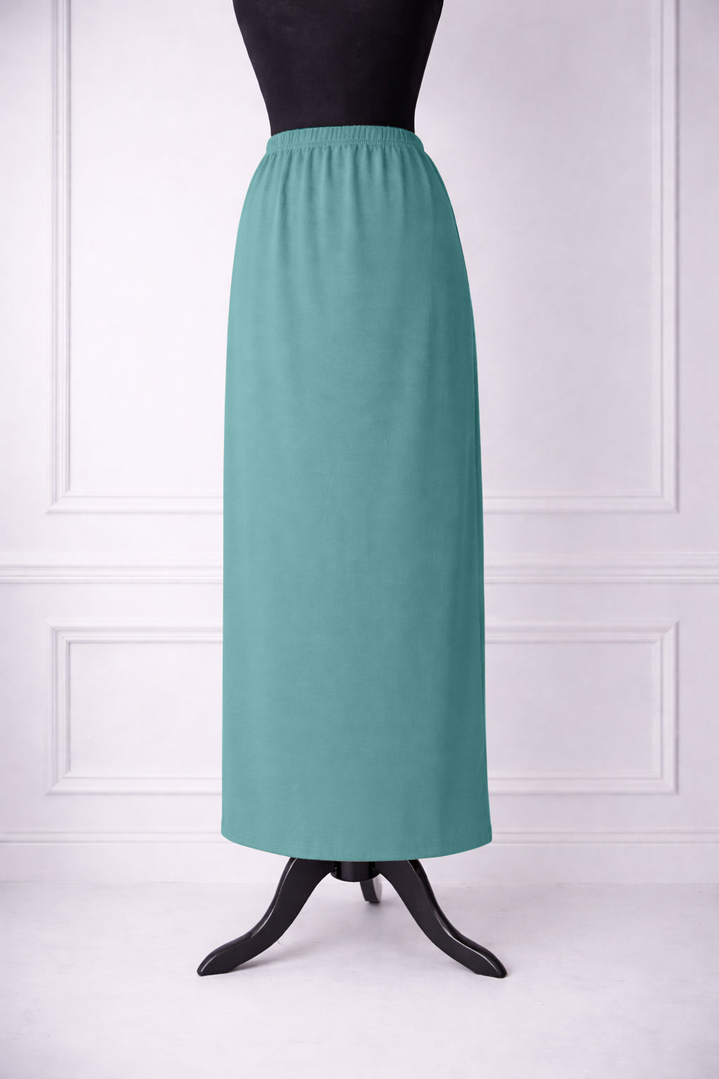 Nuggles® 36-inch classic skirt elastic waistband and straight silhouette