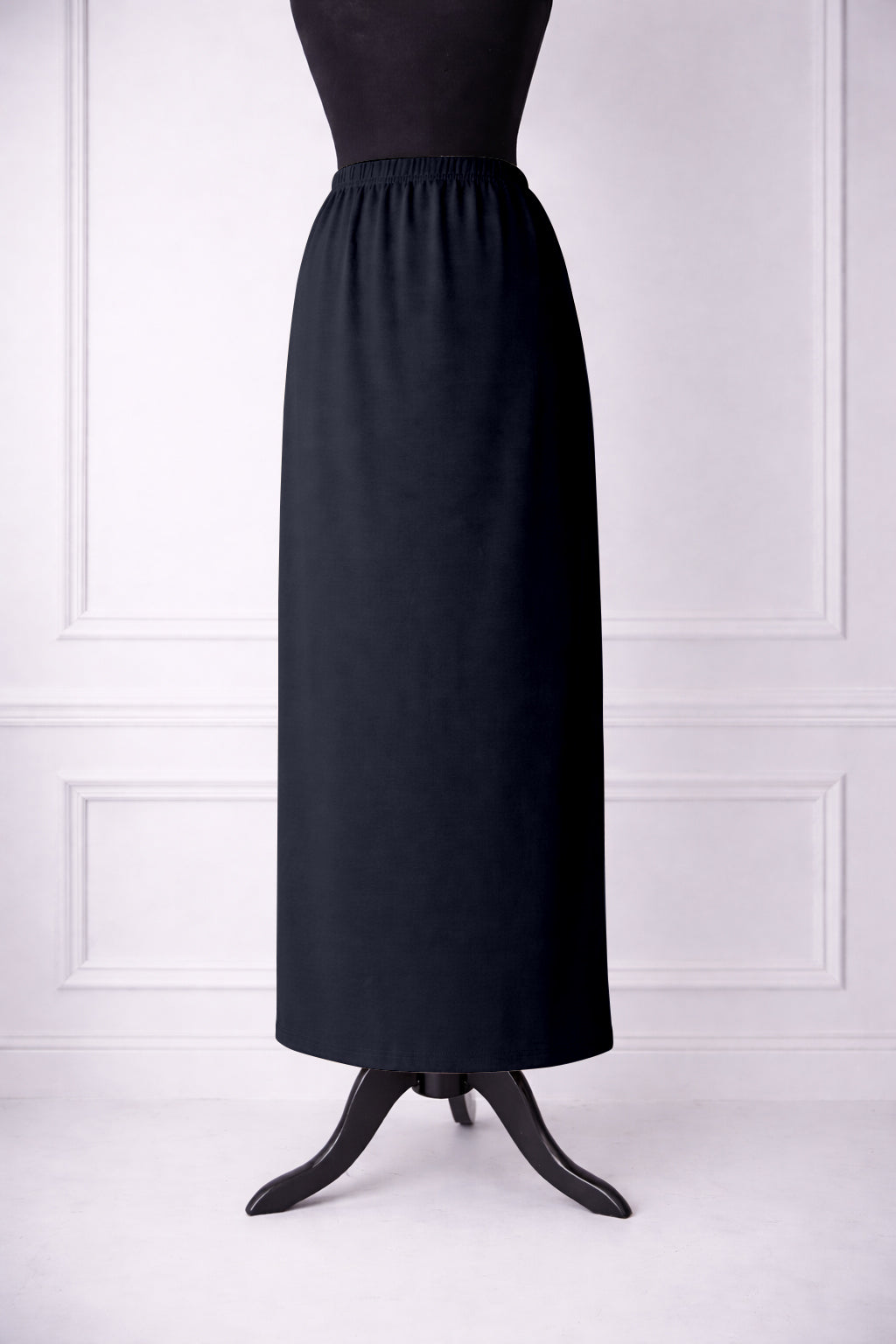 Nuggles® 36-inch classic skirt elastic waistband and straight silhouette