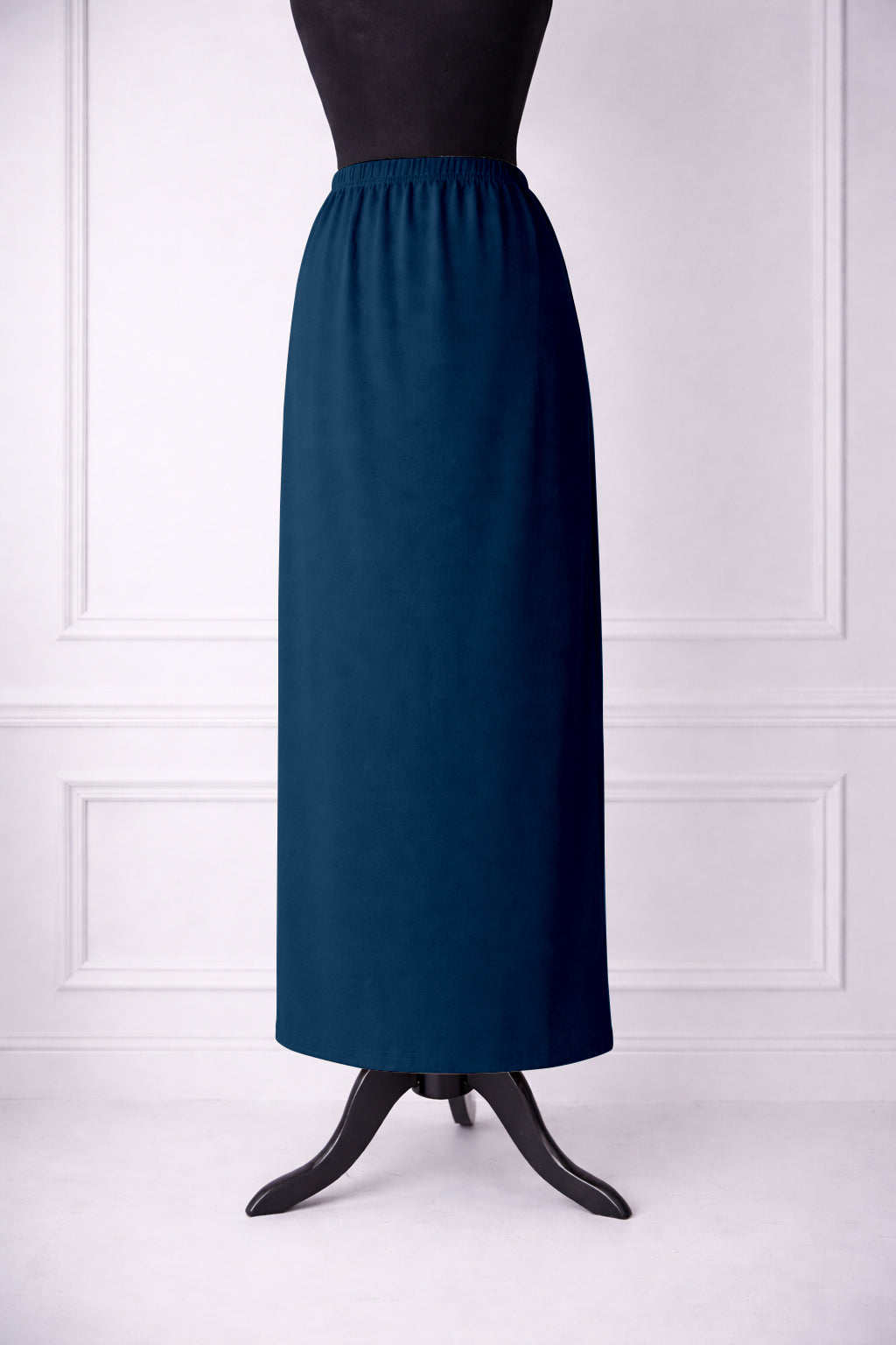 Nuggles® 36-inch classic skirt elastic waistband and straight silhouette