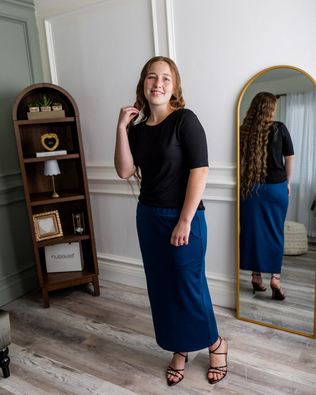 Model wearing Nuggles® 31" Pocket Classic Skirt in Peacock Blue