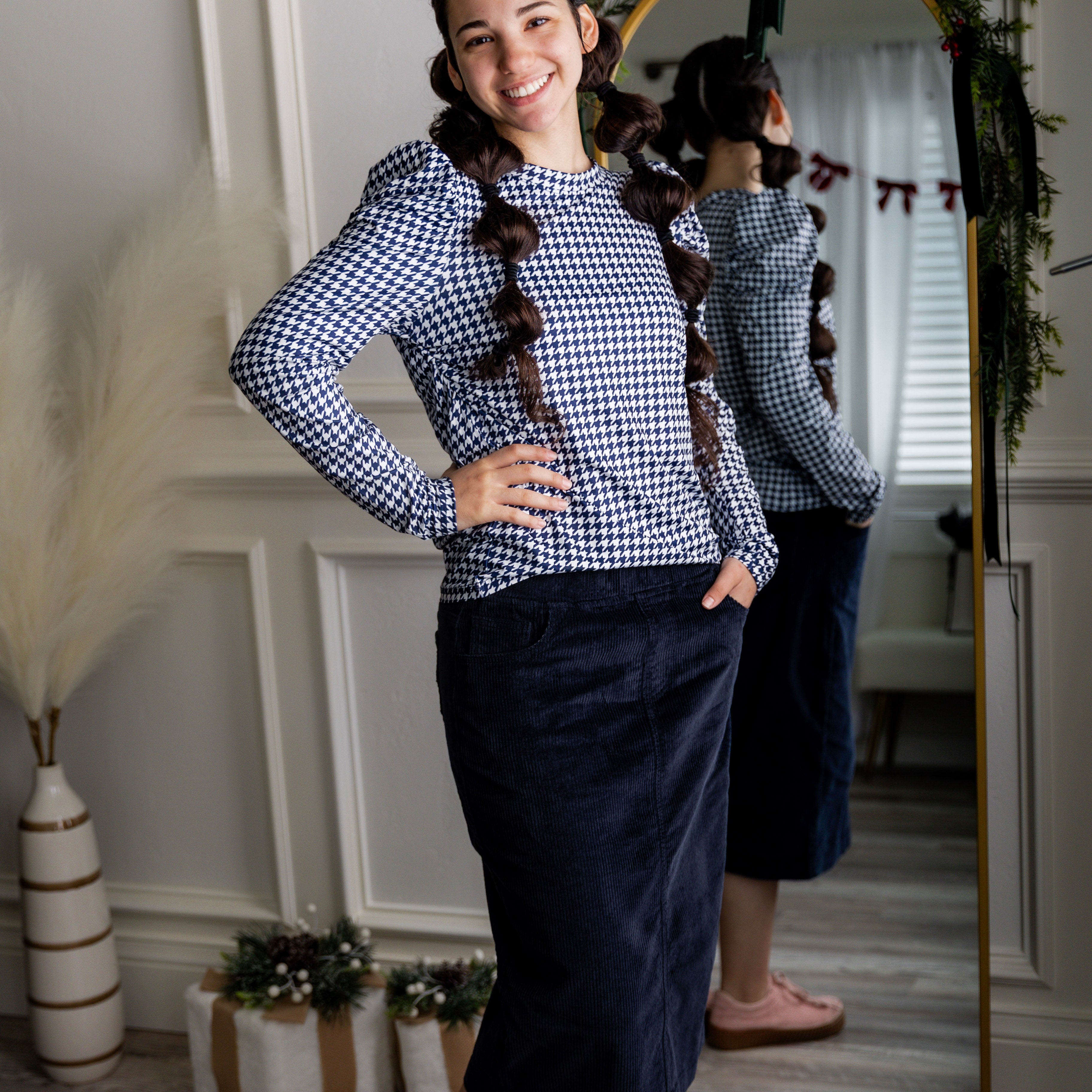 27" Corduroy Skirt in Navy