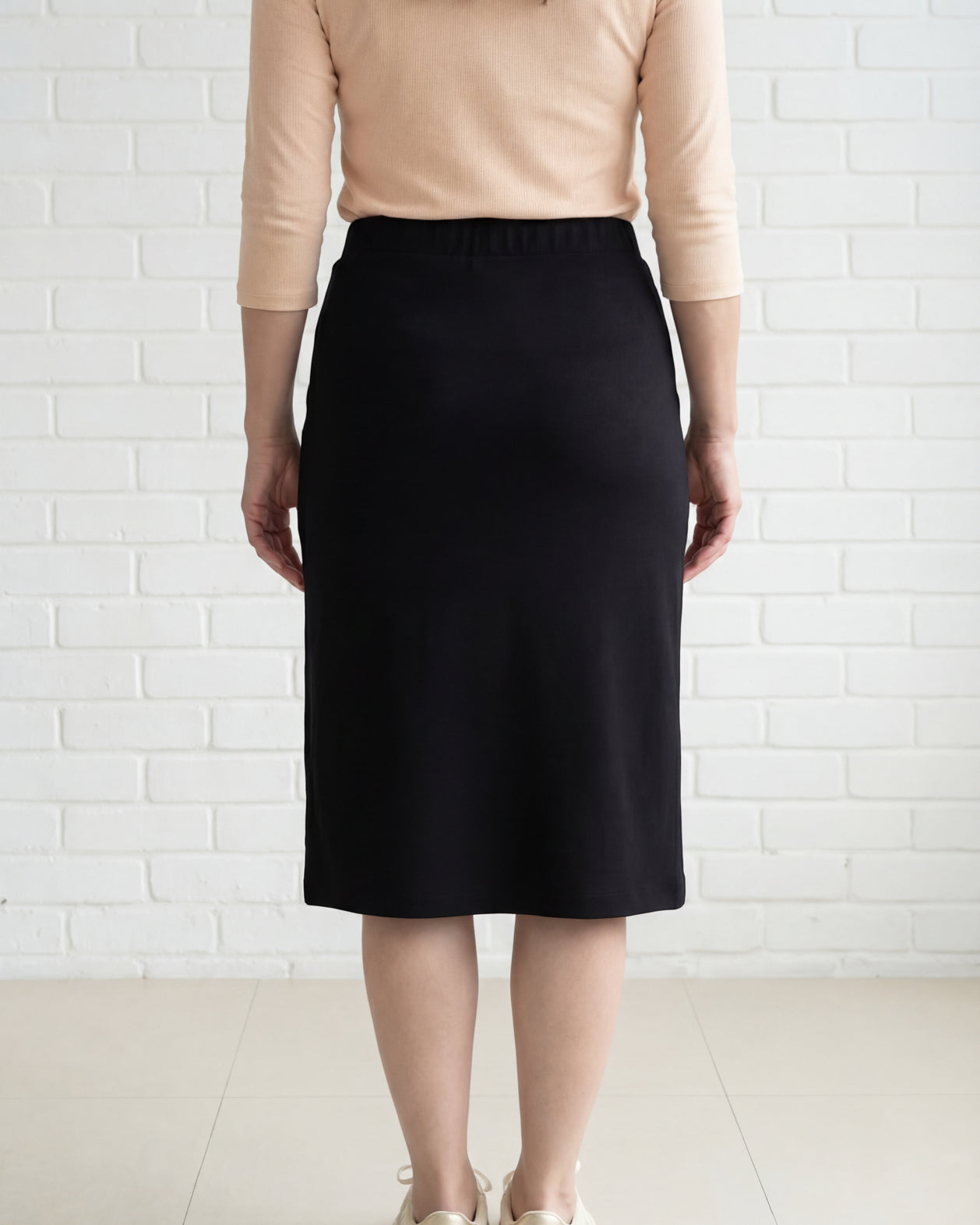 Model wearing Nuggles® 27" Relaxed Midi Skirt in Black