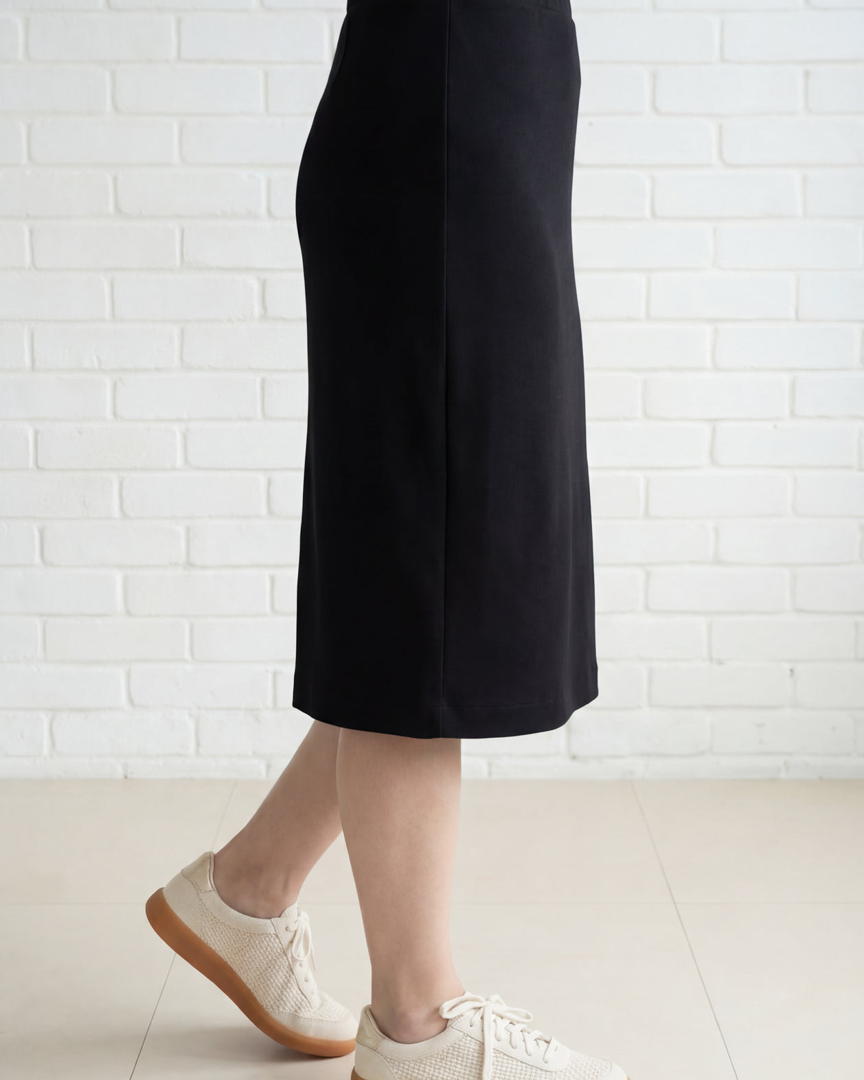 Model wearing Nuggles® 27" Relaxed Midi Skirt in Black