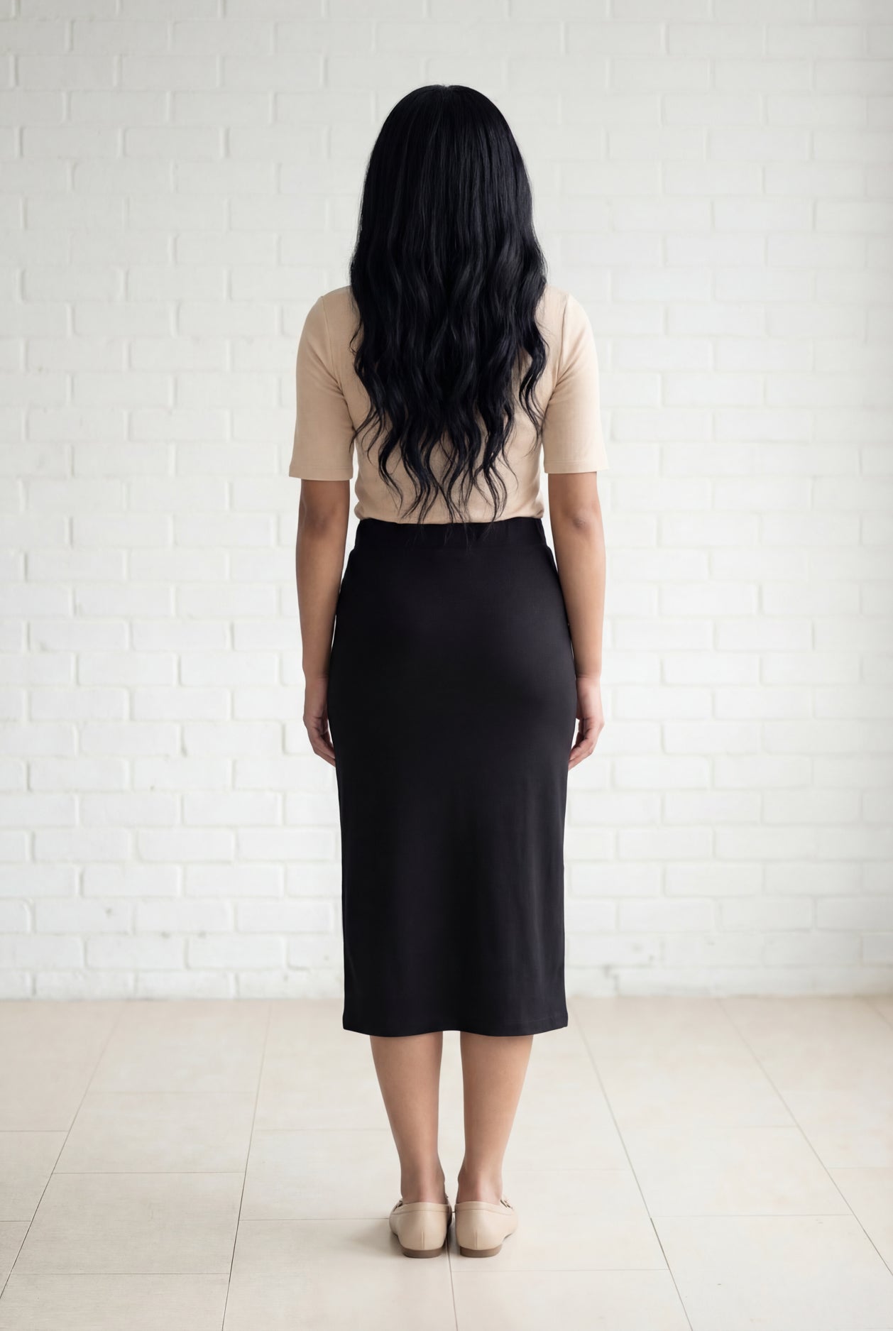 Model wearing Nuggles® 31" Relaxed Midi Skirt in Black