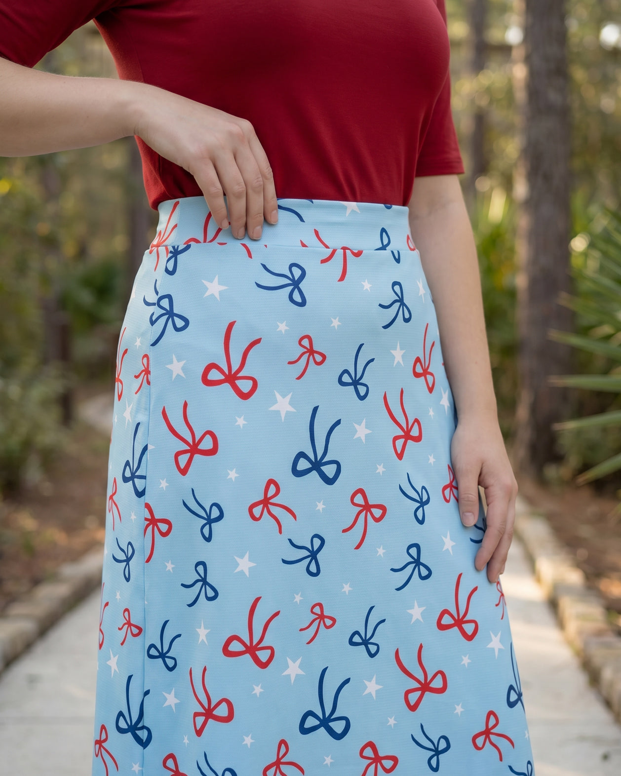 Model wearing Nuggles® 31" All-Sport Skirt in Bow Active