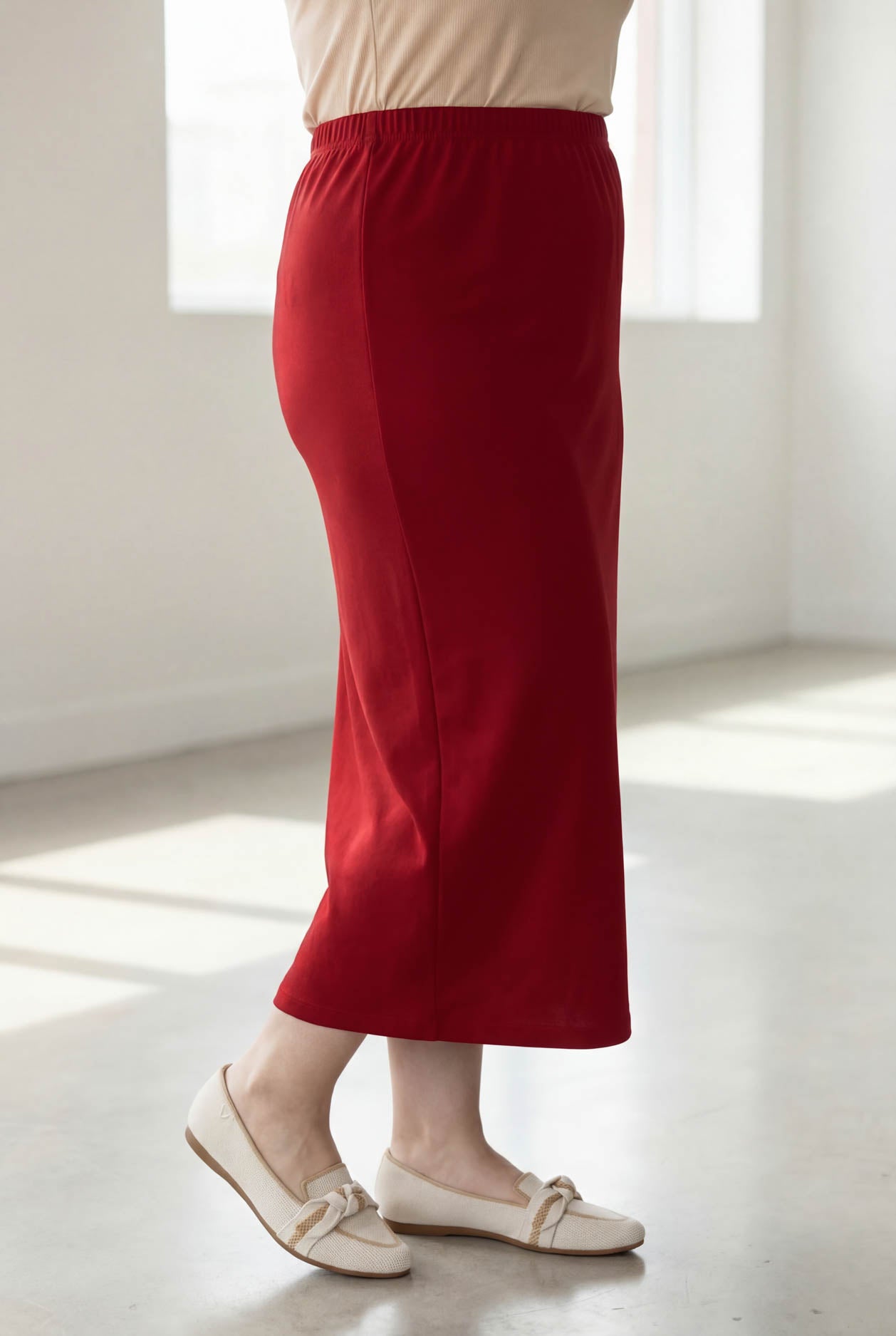 Model wearing Nuggles® 34" Classic Skirt in Brick Red