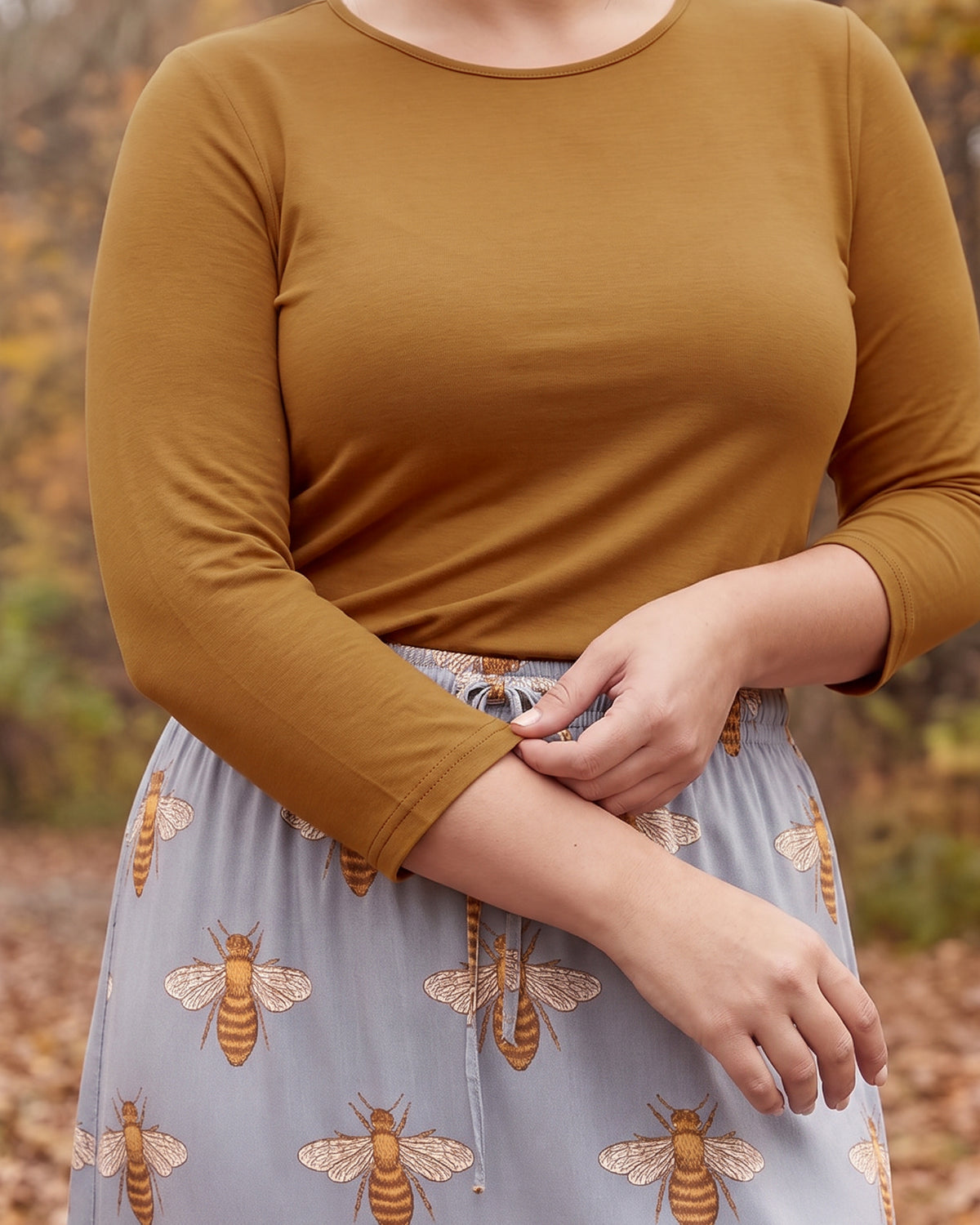 Model wearing Nuggles® Essential 3/4 Sleeve Tee in Camel