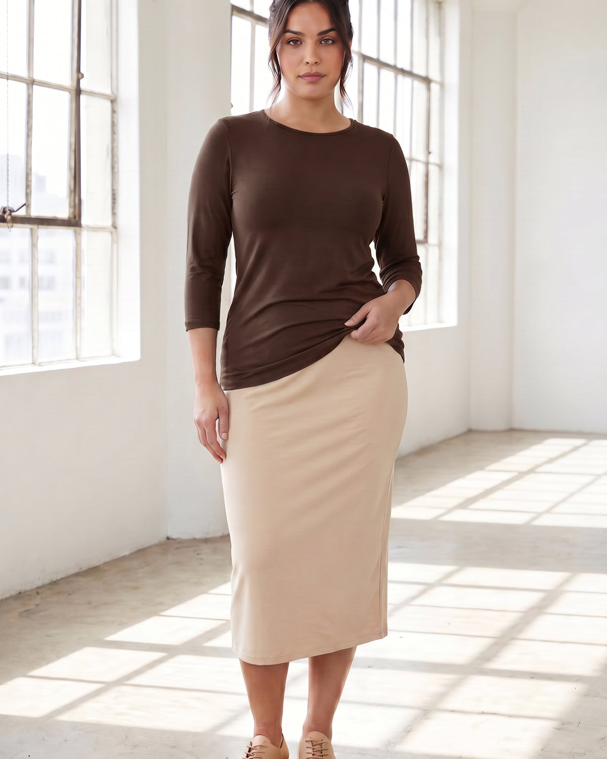 Model wearing Nuggles® Essential 3/4 Tee in Chocolate Brown