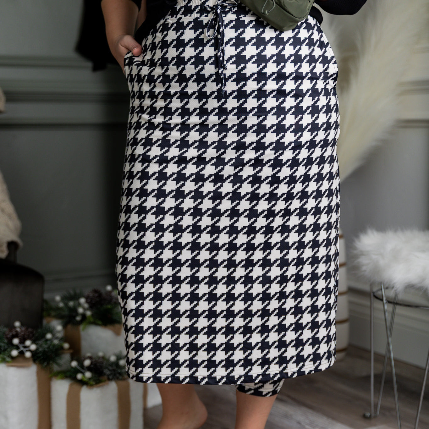 Model wearing the Nuggles® 31 inch Sport Flex Skirt with adjustable waistband and pockets.