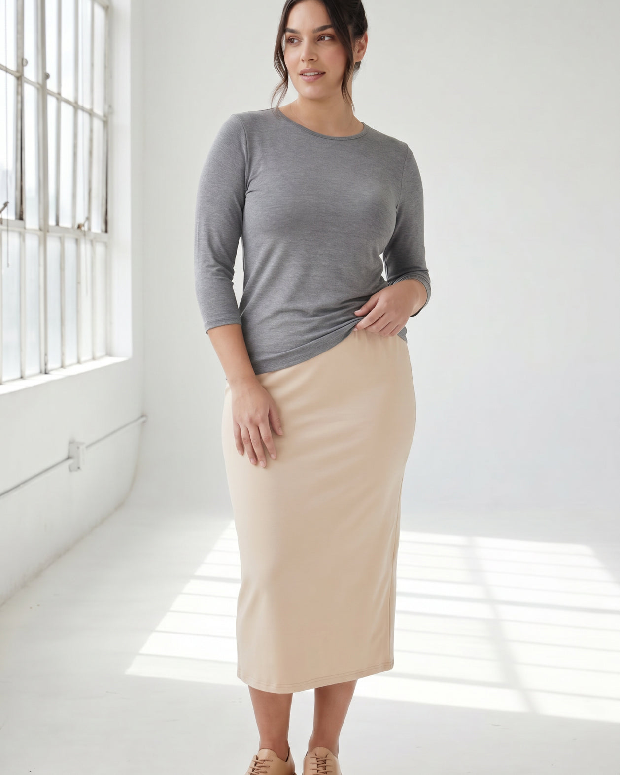 Model wearing Nuggles® 3/4 Essential Tee in Dark Heather