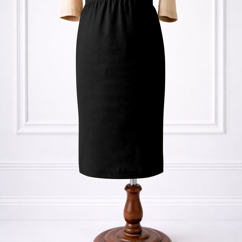 Our Nuggles® Girls' midi classic skirt in with elastic waistband and straight silhouette